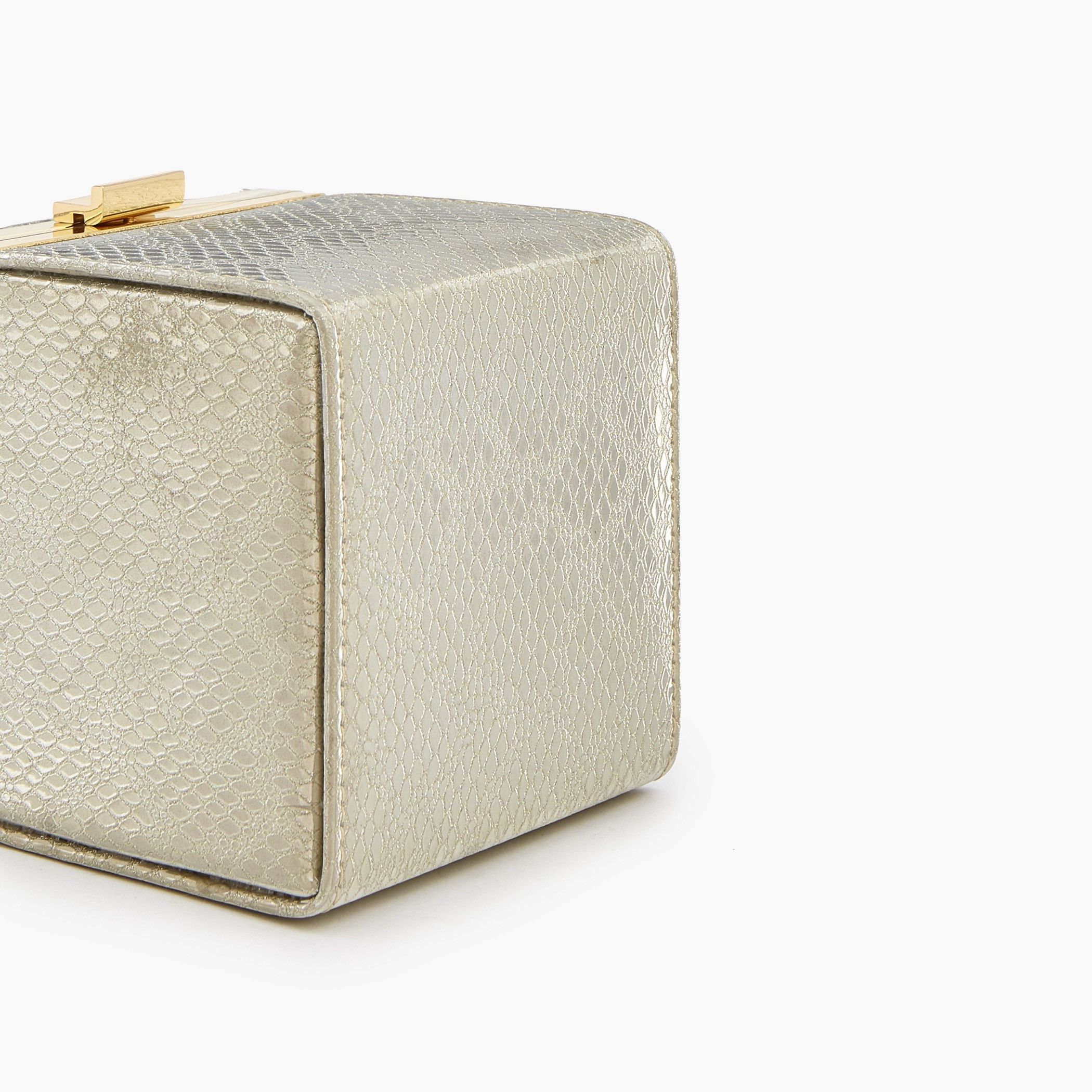 شنطة كروس بودي بارزة الملمس بحزام سلسلة من فلورا بيلا-women-bagsandwallets-handbags-image-6
