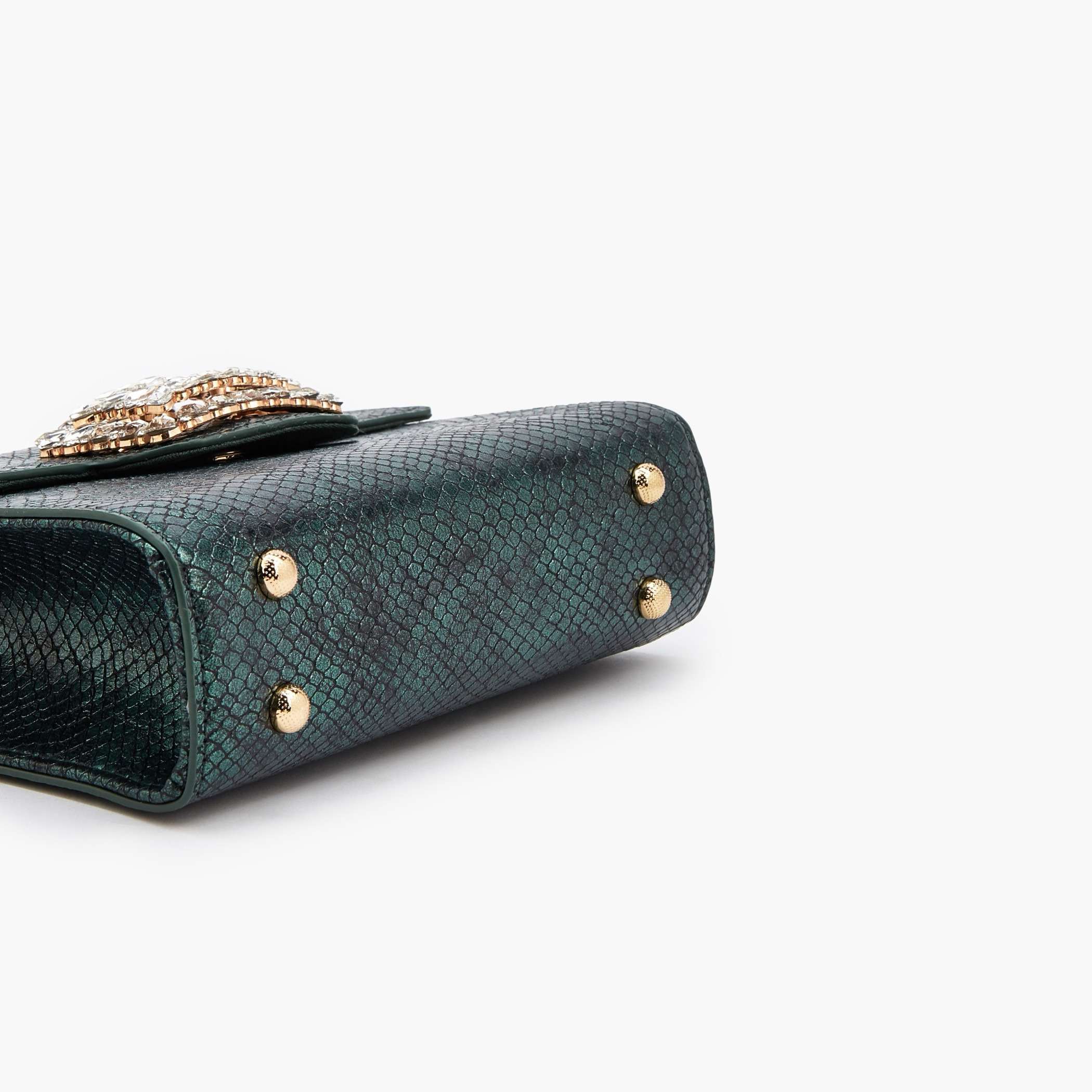 شنطة كروس بودي مزينة بإبزيم وحزام قابل للفصل من فلورا بيلا-women-bagsandwallets-handbags-image-7