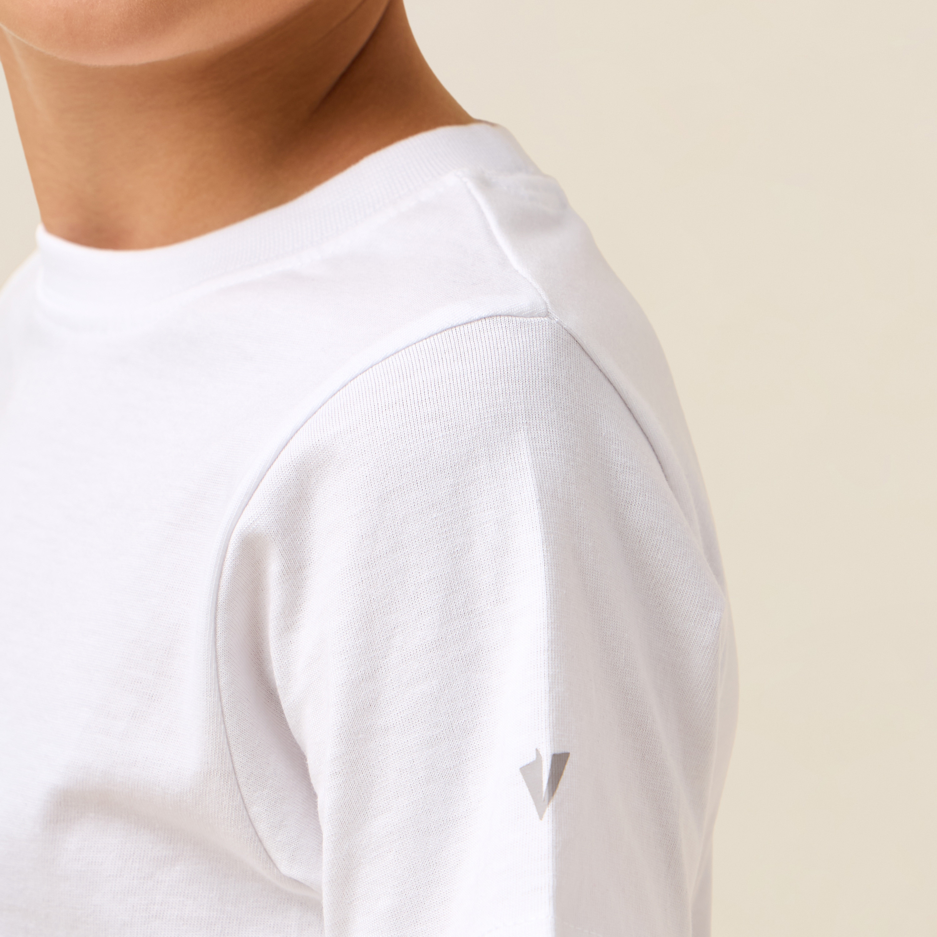 تيشيرت سادة بياقة ضيقة وأكمام قصيرة من جونيورز-boys-clothing-tshirtsandpolos-image-5