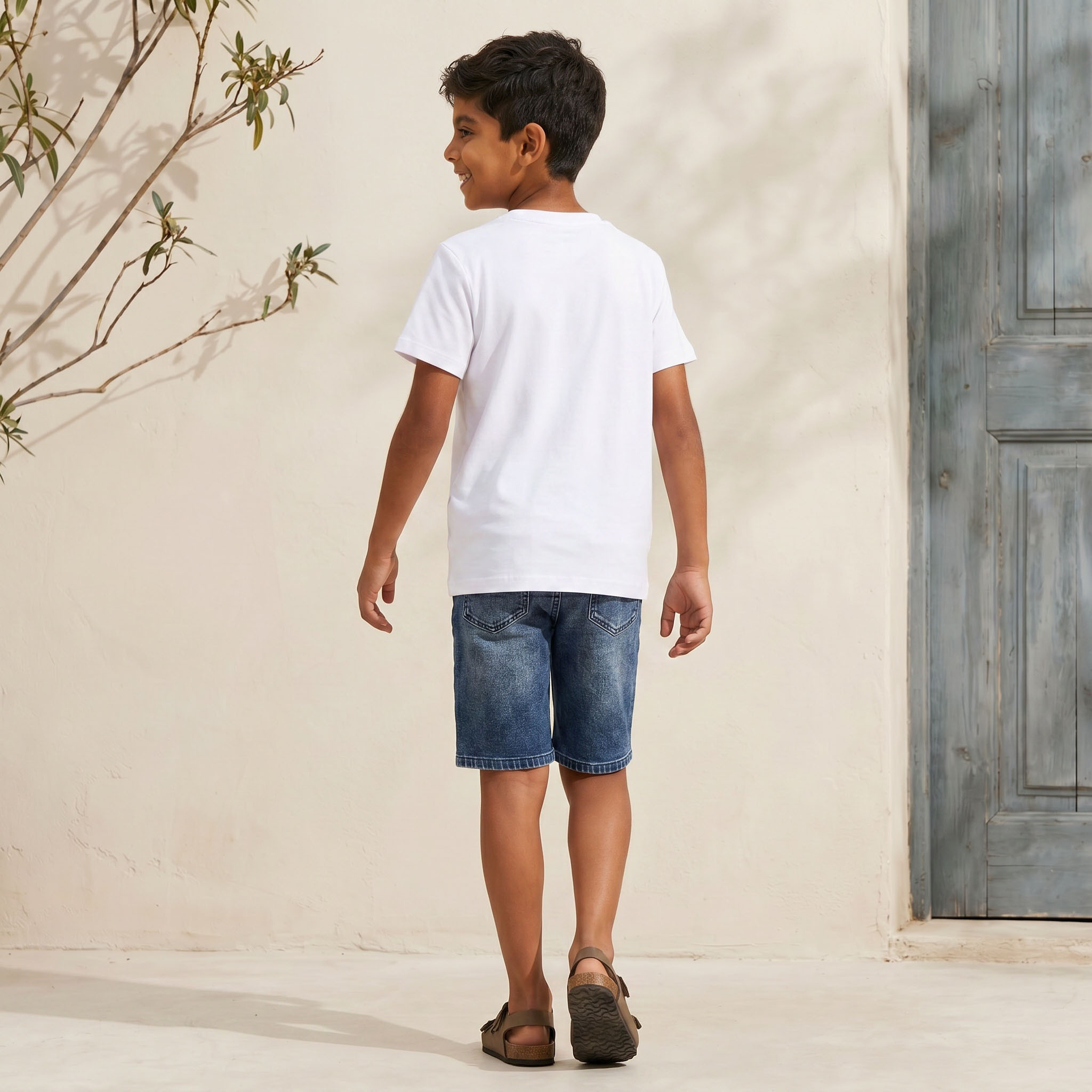 تيشيرت بياقة ضيقة وأكمام قصيرة وتفاصيل متباينة من جونيورز-boys-clothing-tshirtsandpolos-image-3