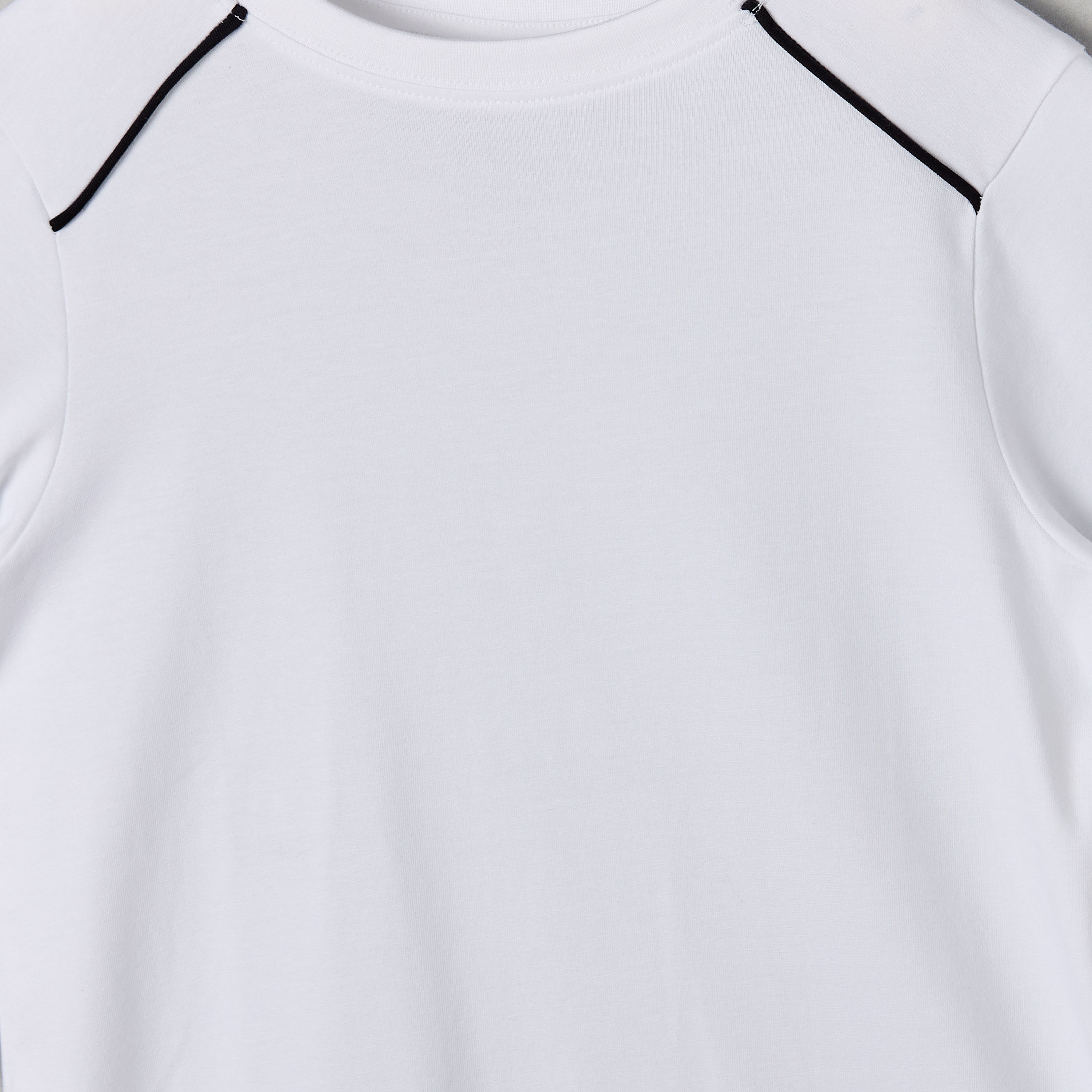 تيشيرت بياقة ضيقة وأكمام قصيرة وتفاصيل متباينة من جونيورز-boys-clothing-tshirtsandpolos-image-5