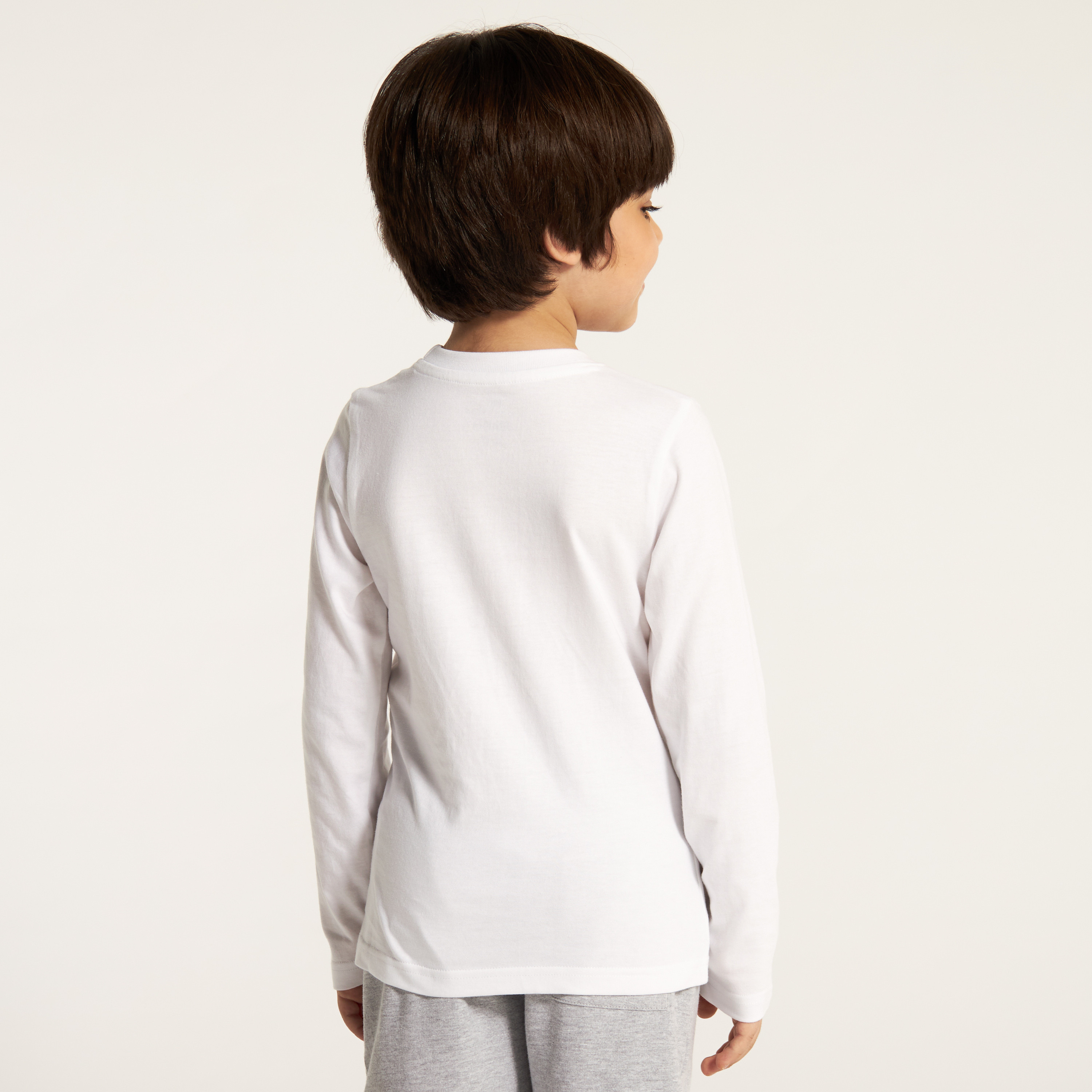 تيشيرت سادة بياقة ضيّقة وأكمام طويلة من جونيورز-boys-clothing-schoolwear-tshirtsandpolos-image-1