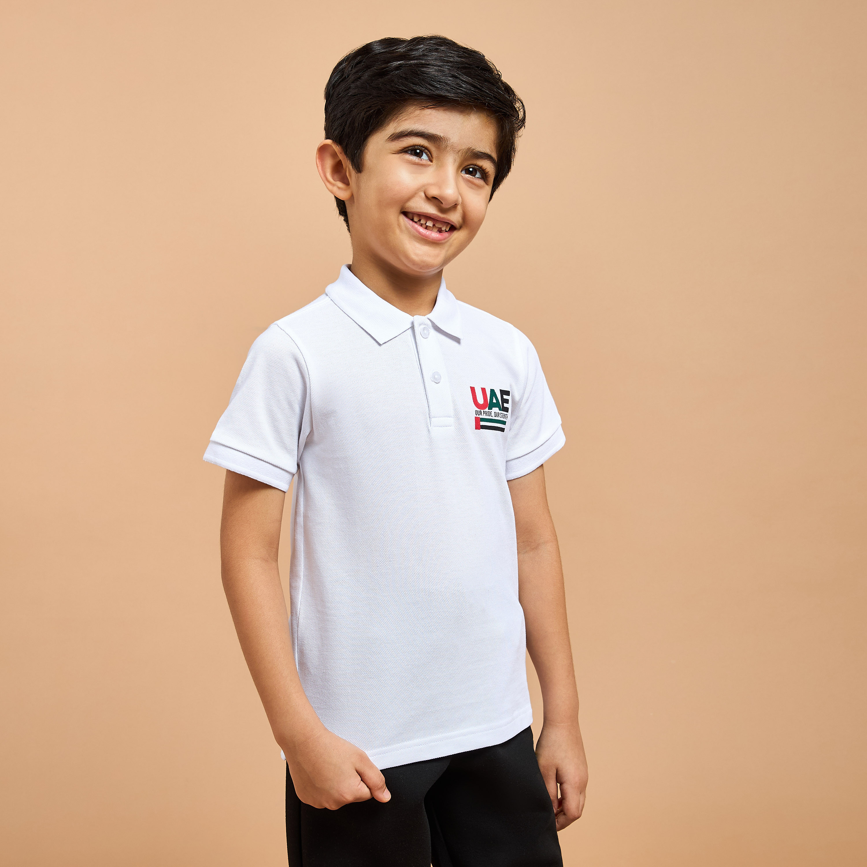 تيشيرت بولو بأكمام قصيرة وطبعات اليوم الوطني للامارات العربية المتحدة من جونيورز-boys-clothing-tshirtsandpolos-image-1