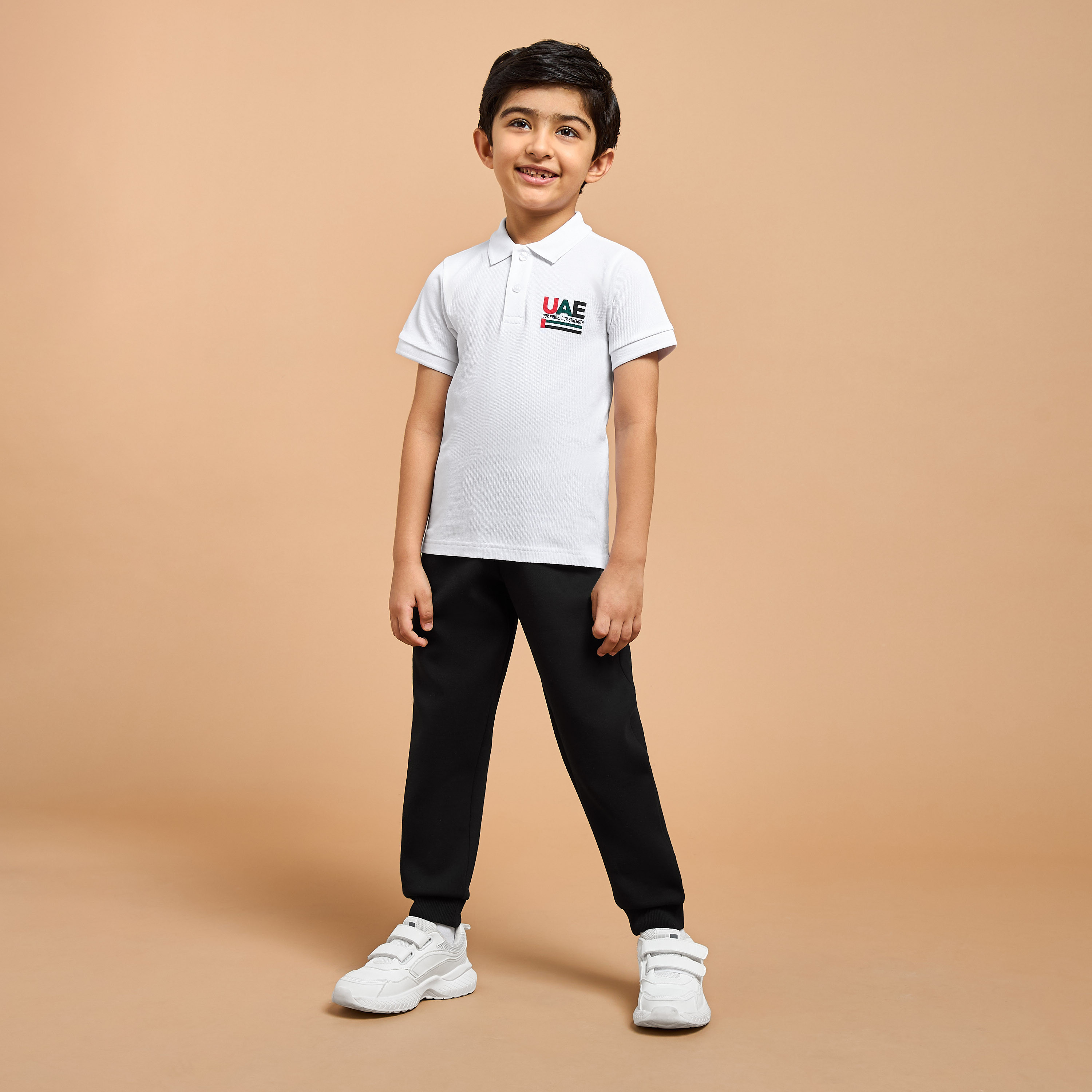 تيشيرت بولو بأكمام قصيرة وطبعات اليوم الوطني للامارات العربية المتحدة من جونيورز-boys-clothing-tshirtsandpolos-image-2