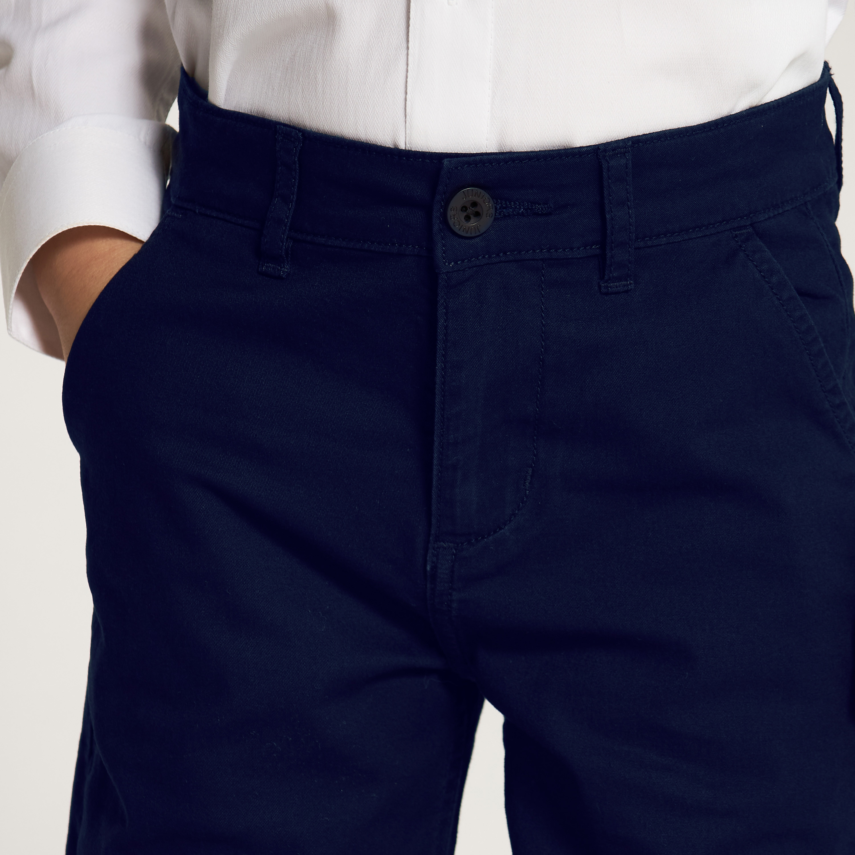 بنطلون رسمي سادة بجيوب وزر إغلاق من جونيورز-boys-clothing-bottoms-trousers-image-2