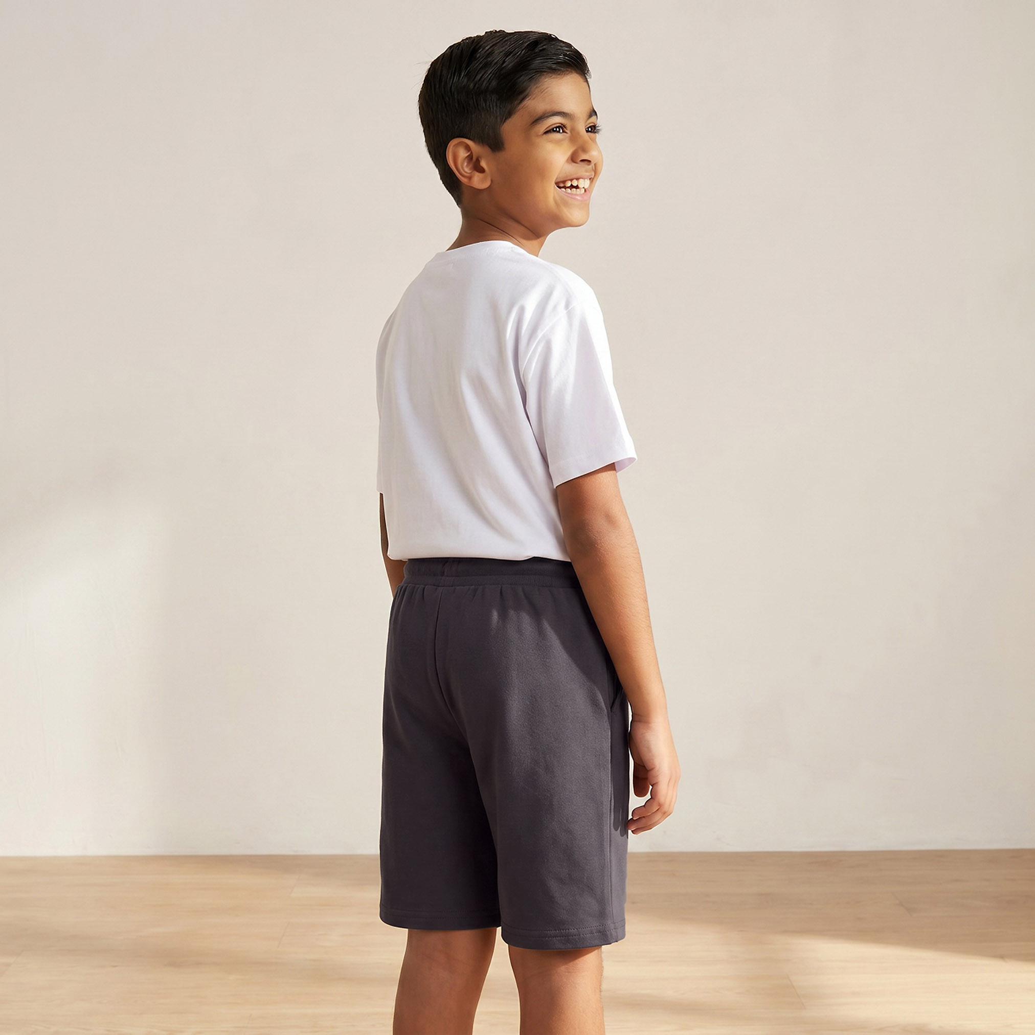 شورت سادة بجيوب ورباط إغلاق من جونيورز-boys-clothing-schoolwear-bottoms-shorts-image-3