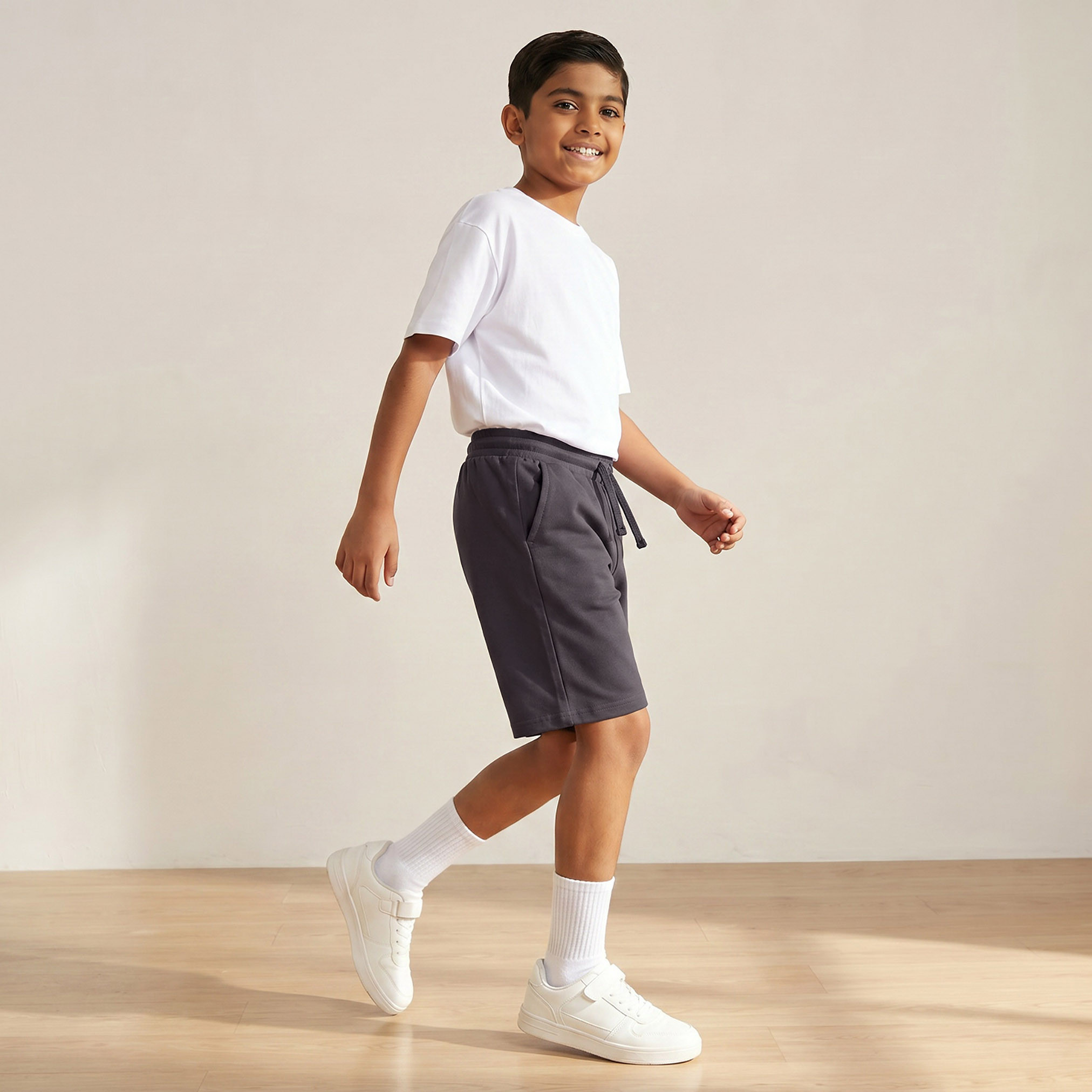 شورت سادة بجيوب ورباط إغلاق من جونيورز-boys-clothing-schoolwear-bottoms-shorts-image-4