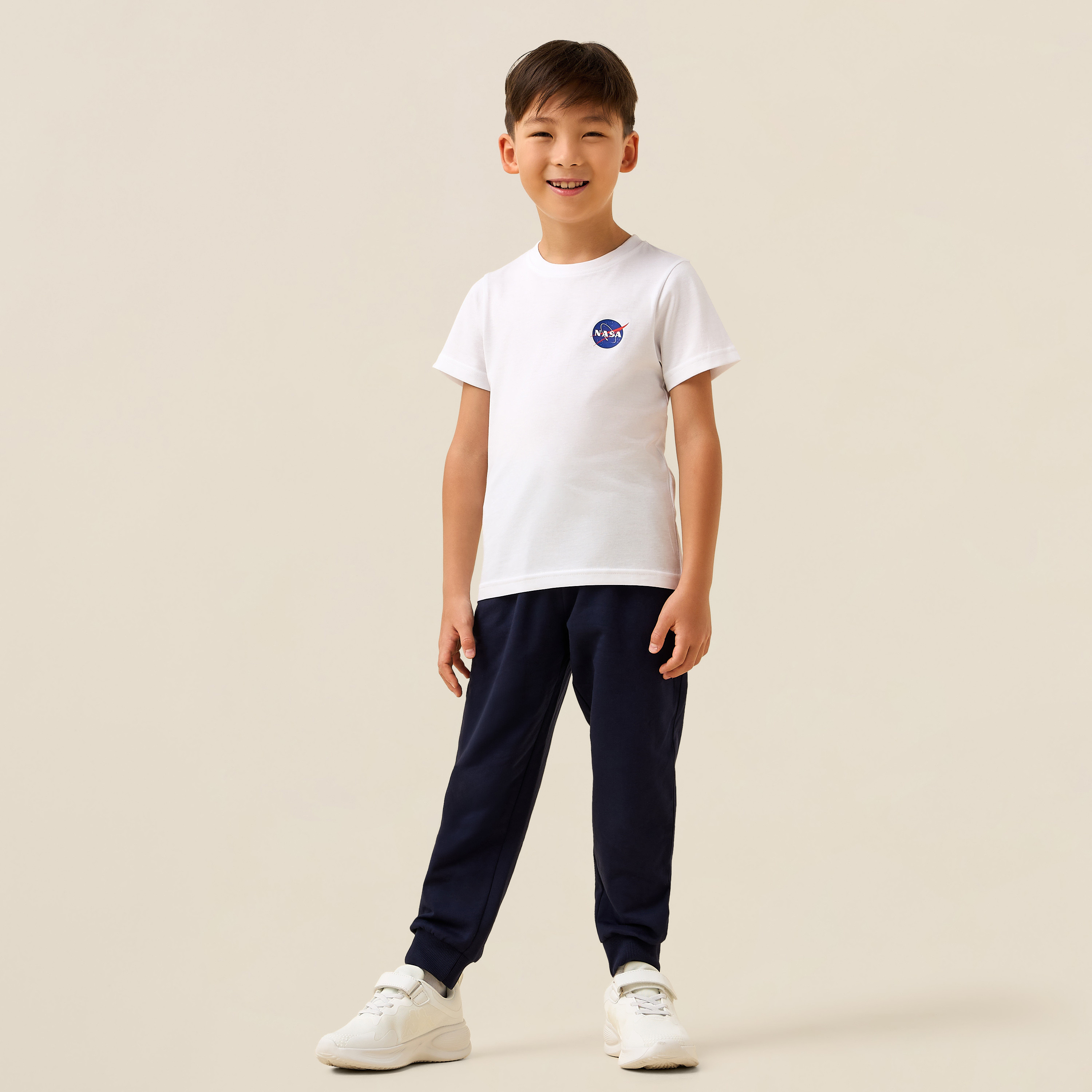 تيشيرت بأكمام قصيرة وياقة مستديرة بطبعة ناسا من جونيورز-boys-clothing-tshirtsandpolos-image-2