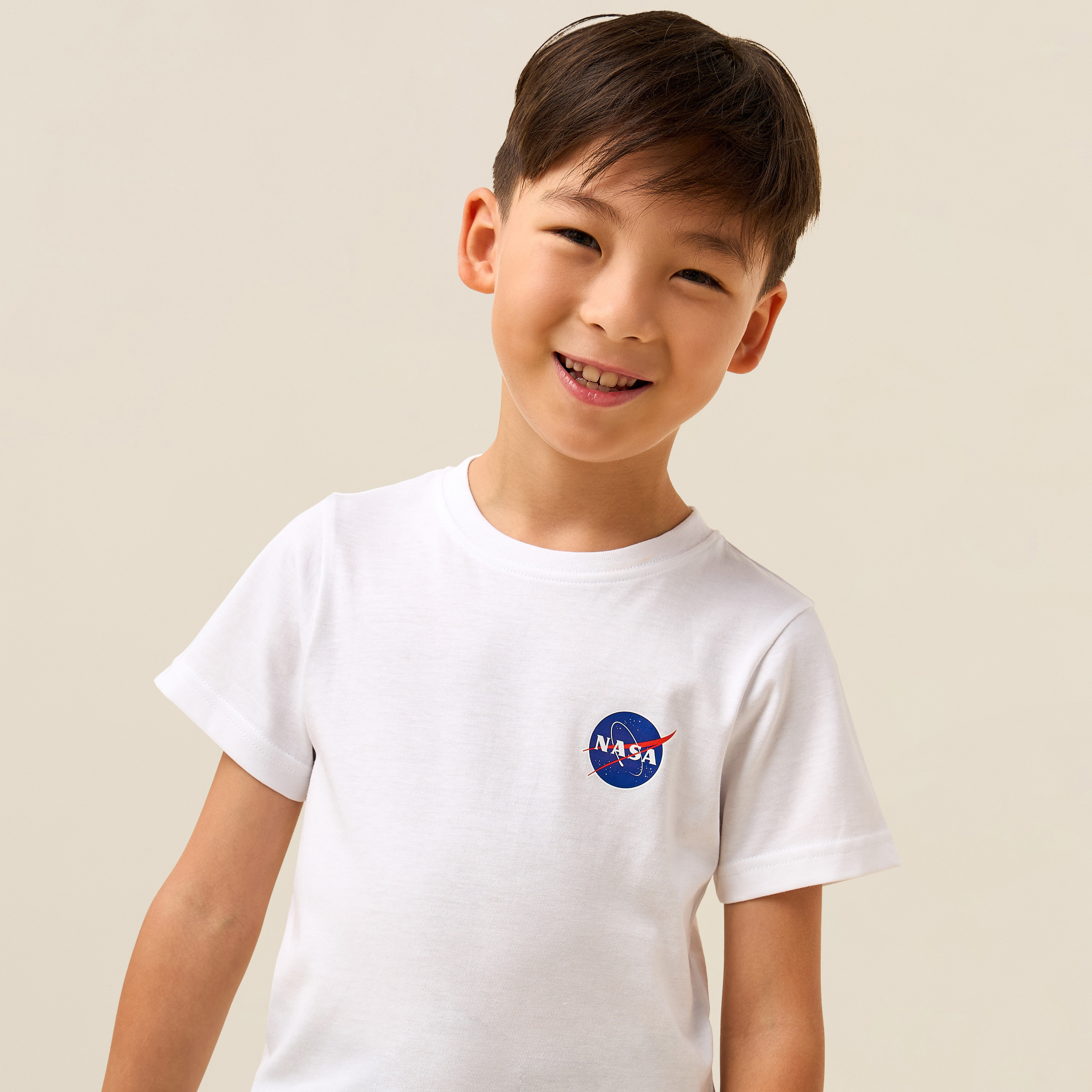 تيشيرت بأكمام قصيرة وياقة مستديرة بطبعة ناسا من جونيورز-boys-clothing-tshirtsandpolos-image-5