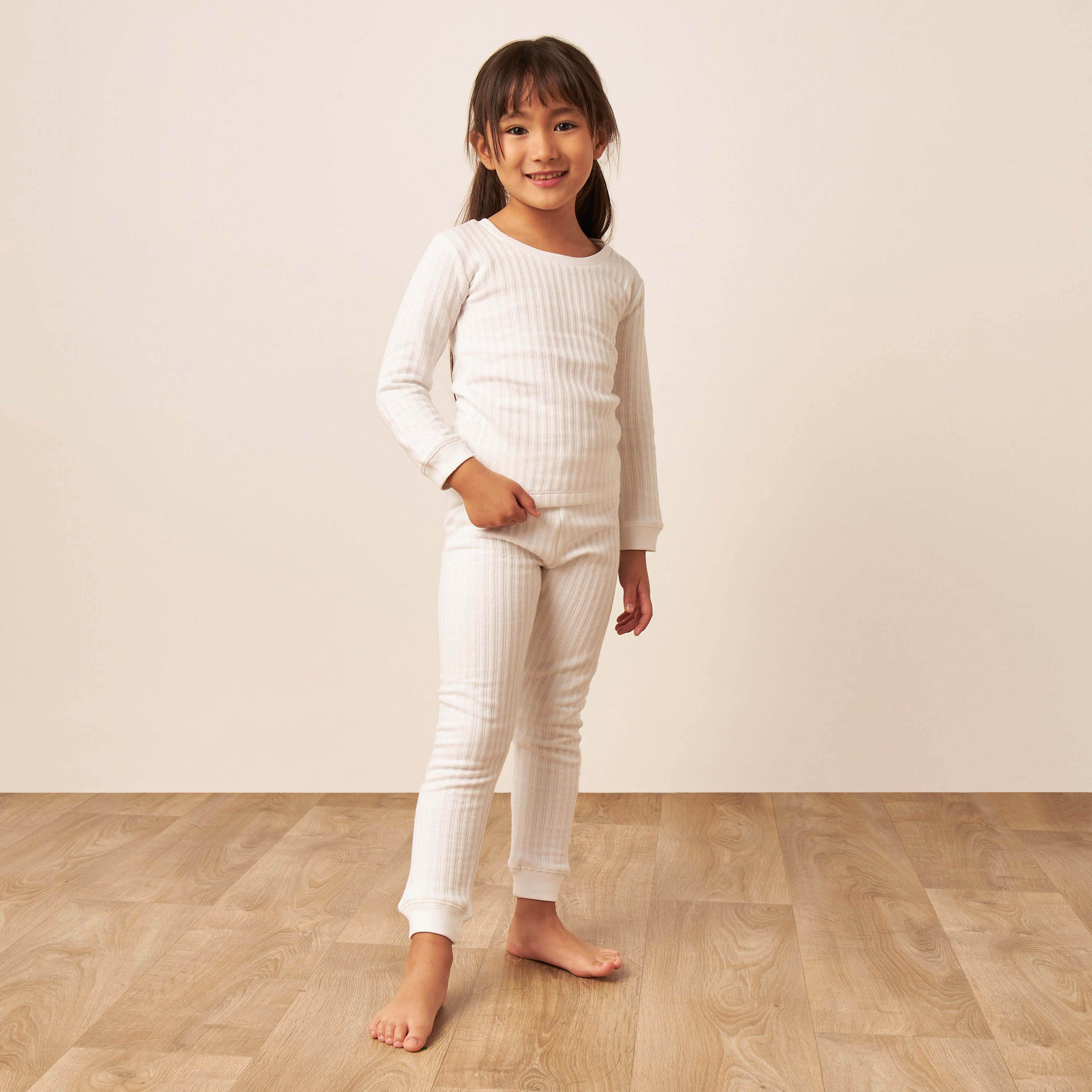 طقم بنطلون بيجاما وتيشيرت حراري بارز الملمس من جونيورز-baby-girls-clothing-winterwear-thermalsets-image-5