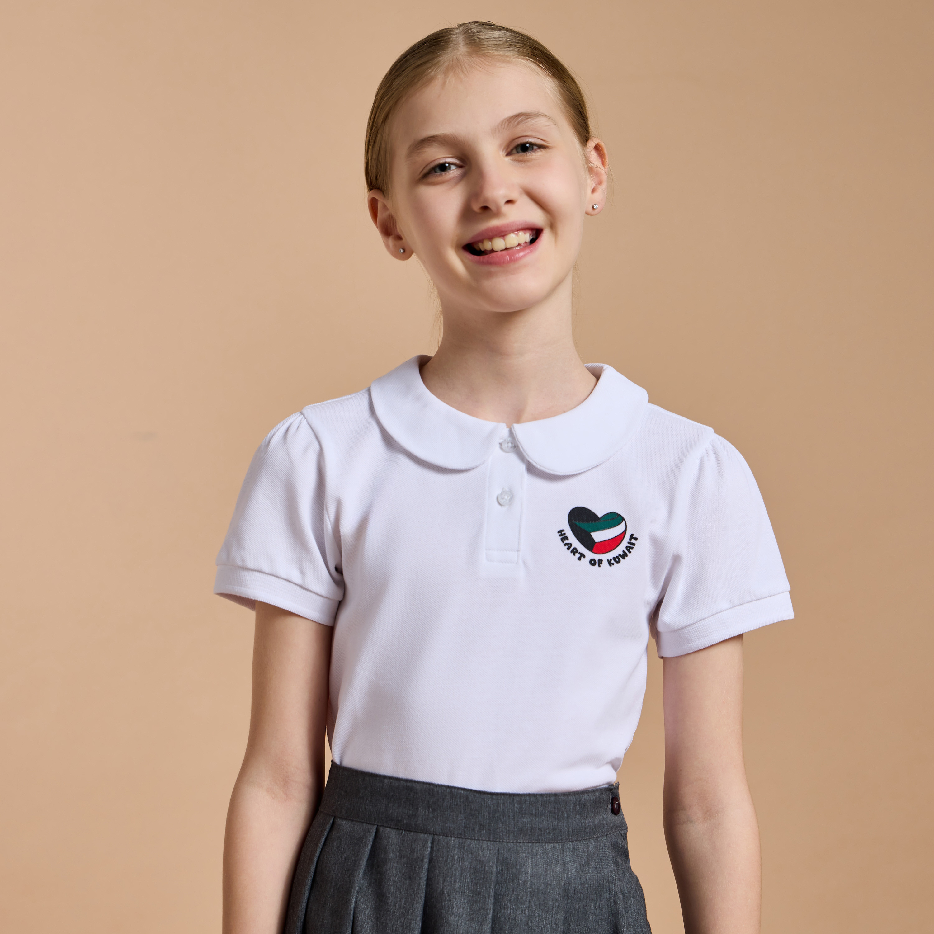 تيشيرت بياقة عادية وأكمام قصيرة وطبعات اليوم الوطني الكويتي من جونيورز-girls-clothing-schoolwear-tshirts-image-1