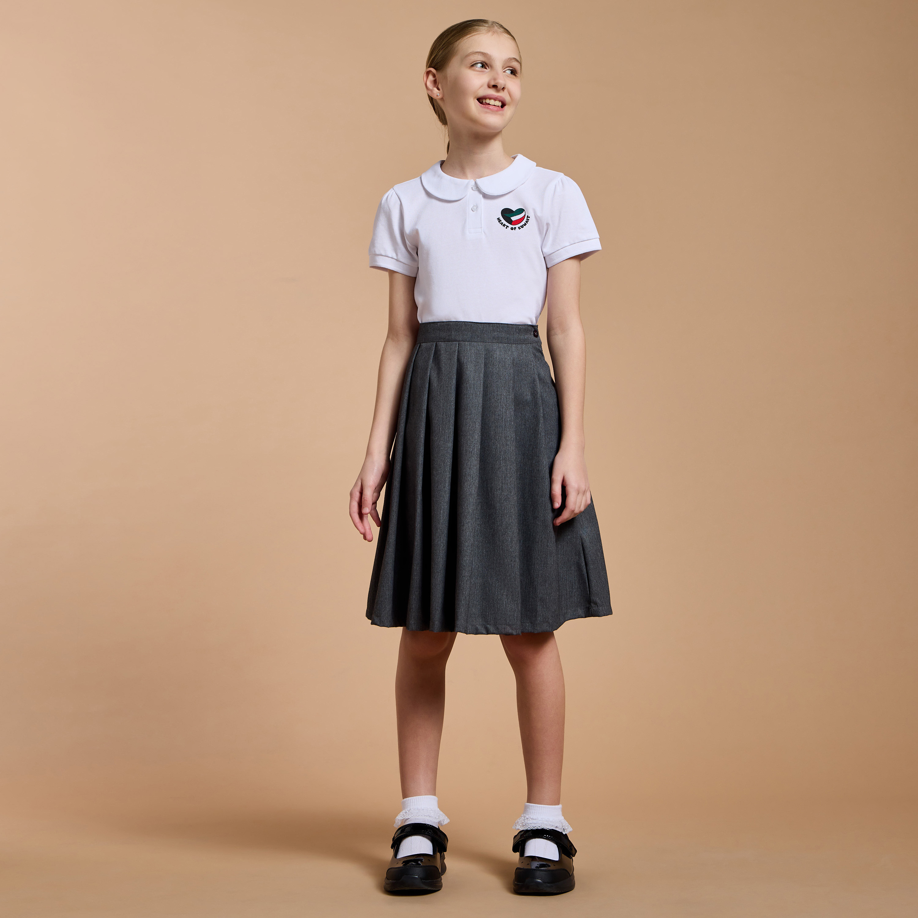 تيشيرت بياقة عادية وأكمام قصيرة وطبعات اليوم الوطني الكويتي من جونيورز-girls-clothing-schoolwear-tshirts-image-2