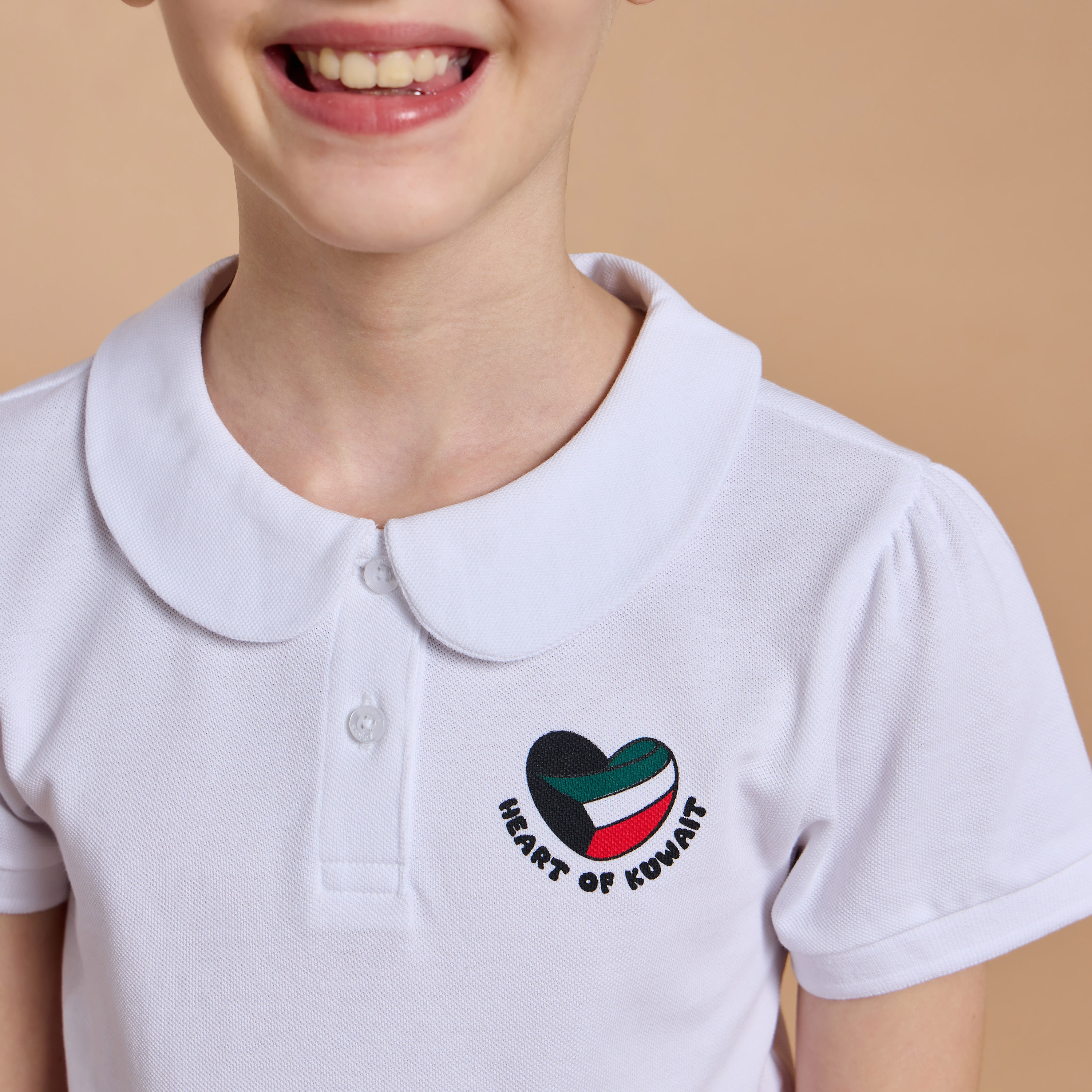 تيشيرت بياقة عادية وأكمام قصيرة وطبعات اليوم الوطني الكويتي من جونيورز-girls-clothing-schoolwear-tshirts-image-4