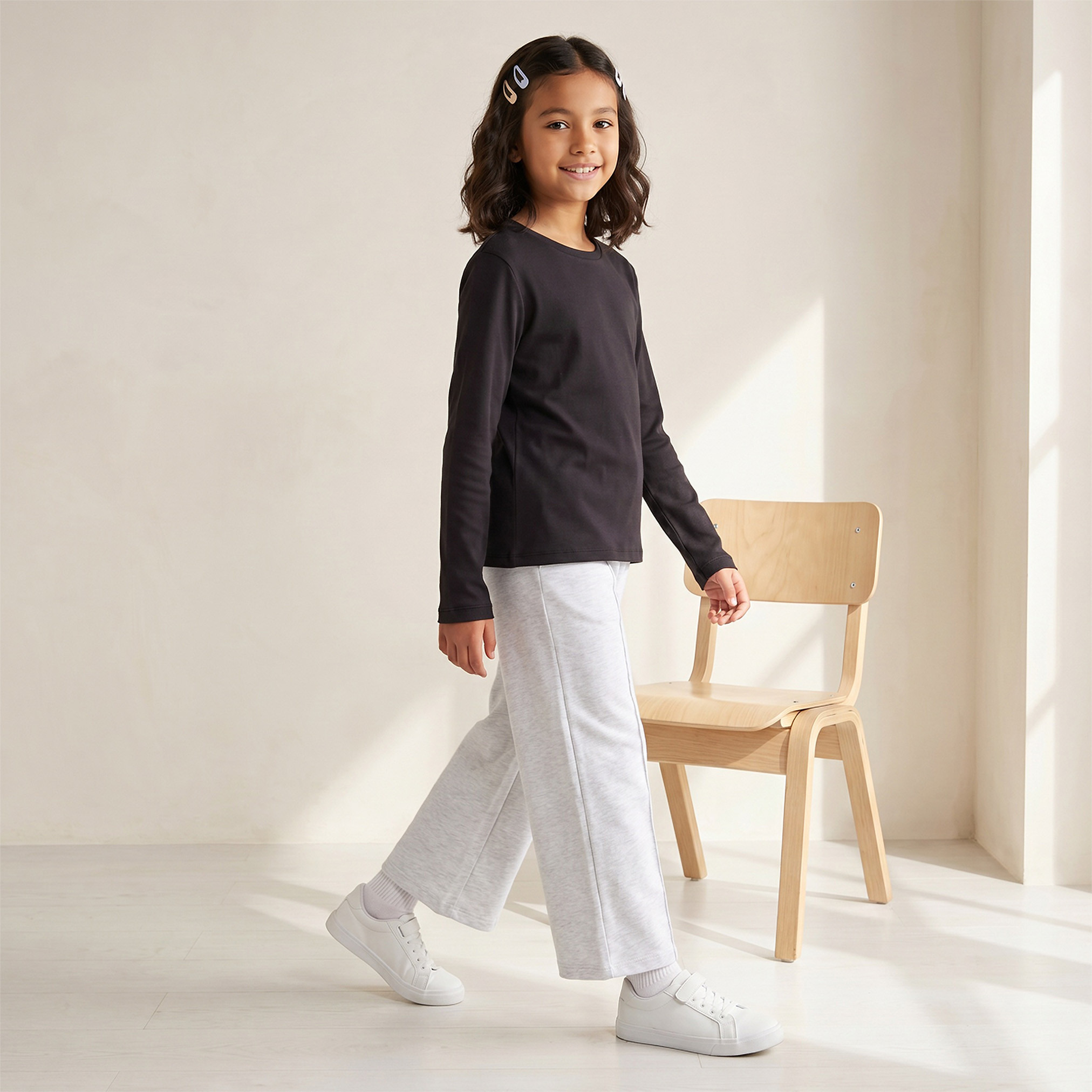 تيشيرت مدرسي أسود بياقة ضيقة من جونيورز - للبنات-girls-clothing-schoolwear-tshirts-image-6