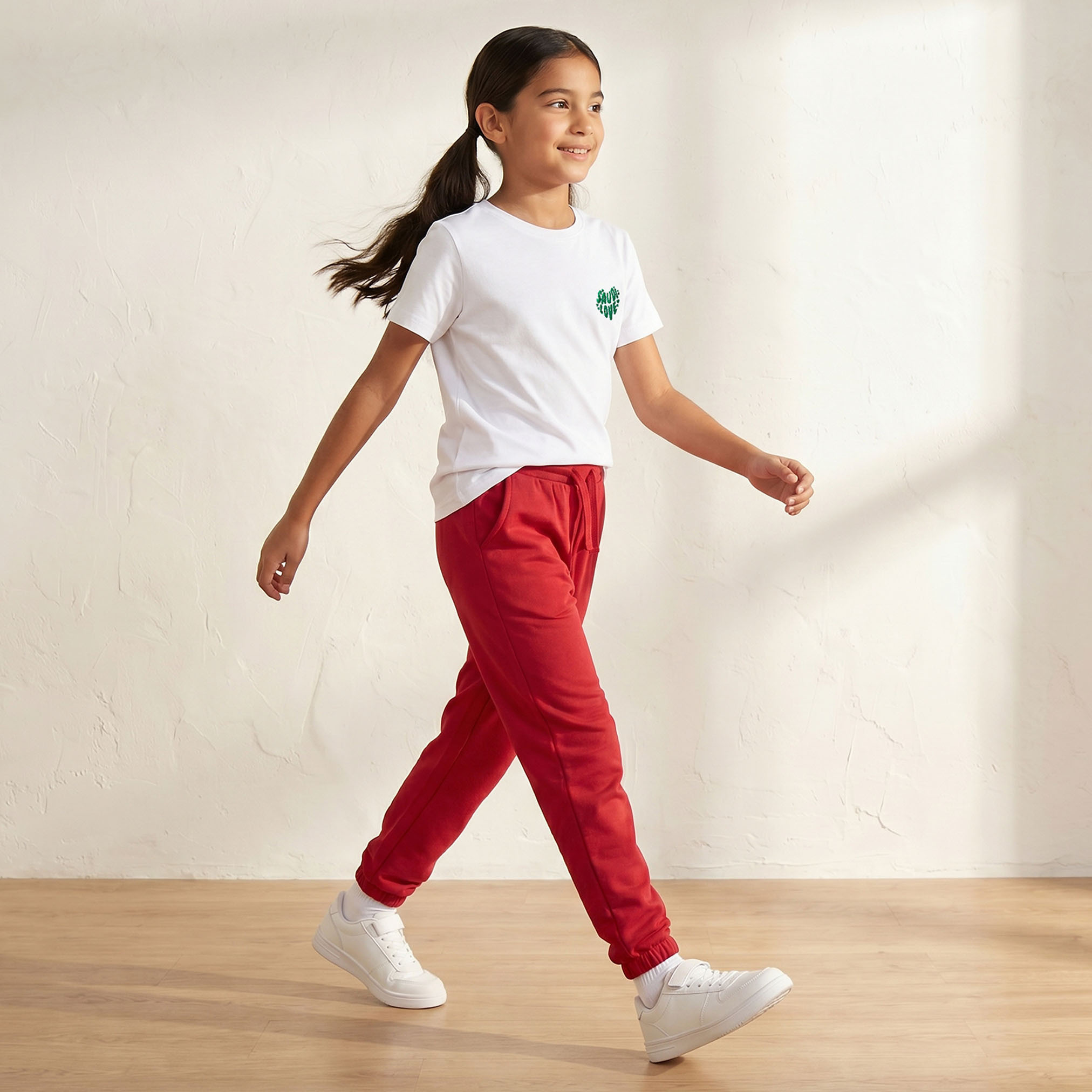تيشيرت بياقة ضيقة وأكمام قصيرة وطبعات السعودية من جونيورز-girls-clothing-schoolwear-tshirts-image-2