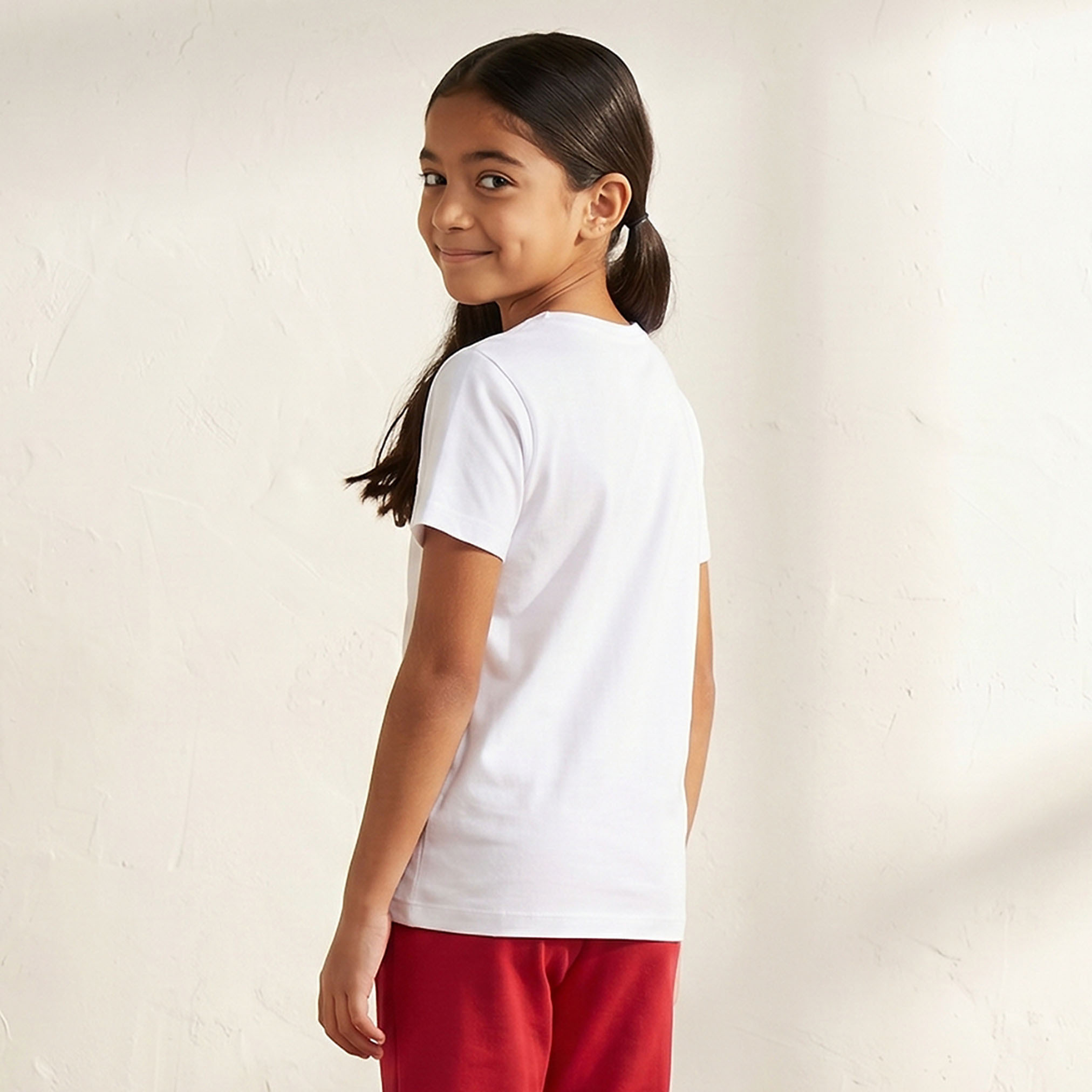 تيشيرت بياقة ضيقة وأكمام قصيرة وطبعات السعودية من جونيورز-girls-clothing-schoolwear-tshirts-image-3