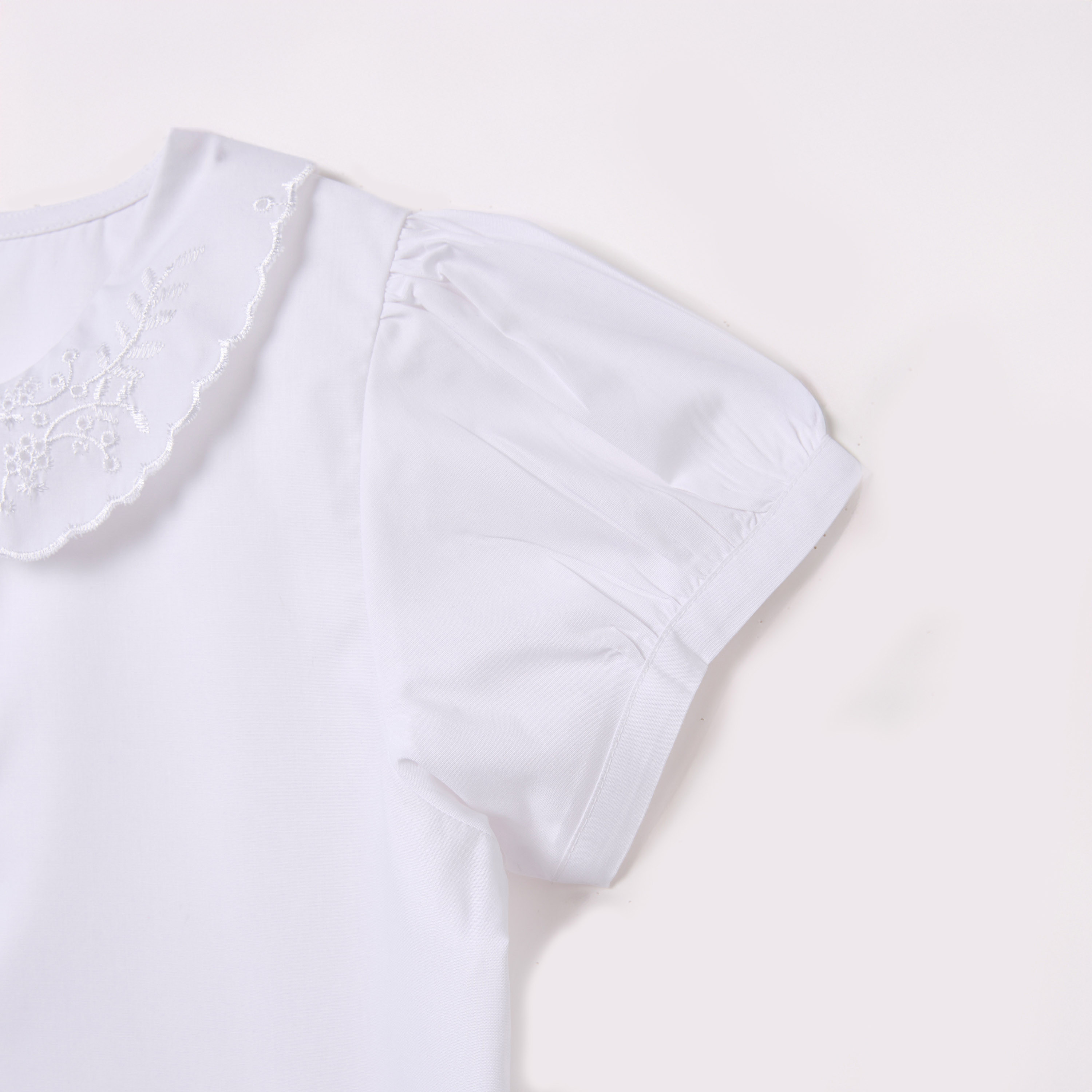 قميص سادة بياقة بيتر بان وأكمام منفوخة من جونيورز-girls-clothing-schoolwear-blousesandshirts-image-1