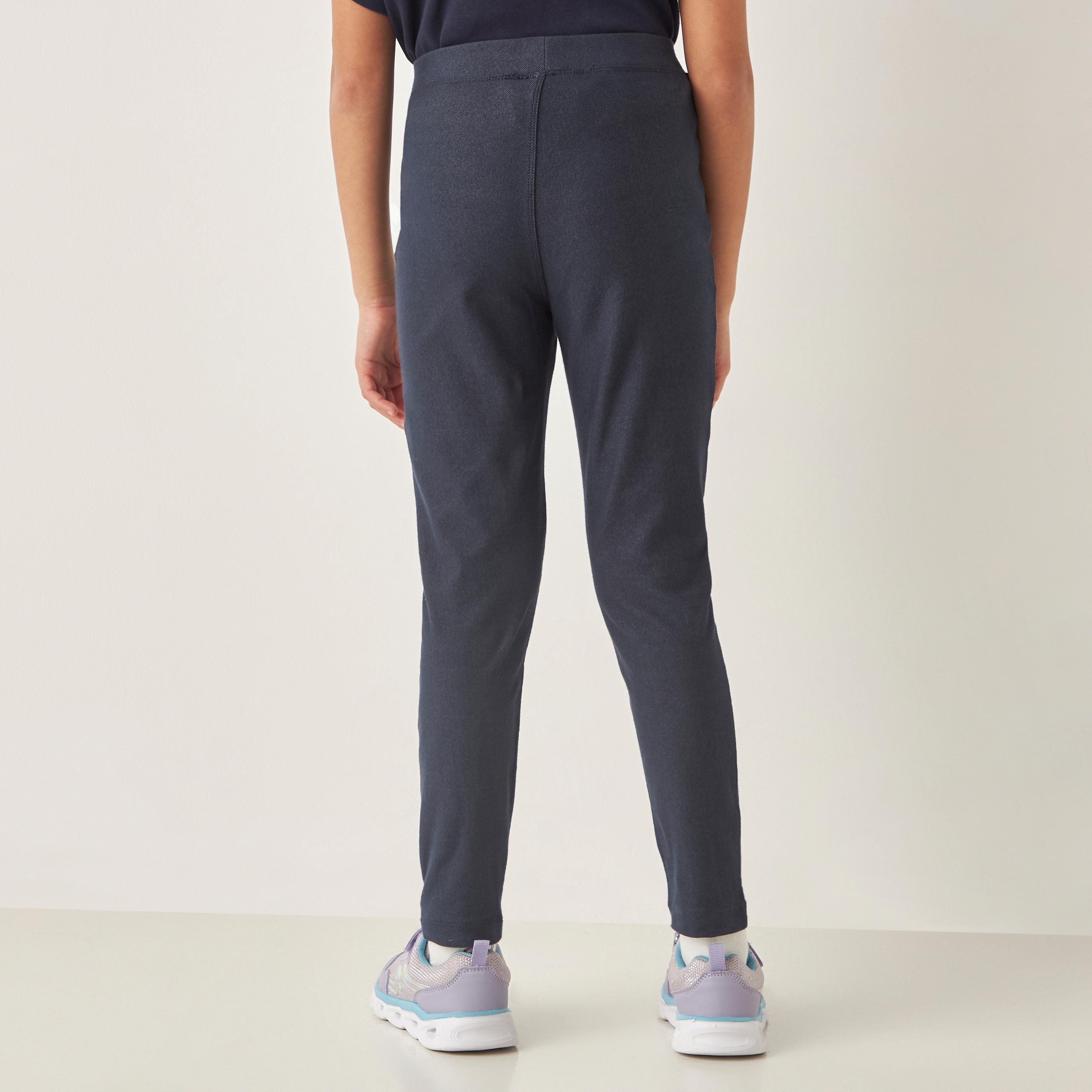 بنطلون دينم سادة بقصّة ضيقة وخصر مطاطي من جونيورز-girls-clothing-bottoms-jeansandjeggings-image-4