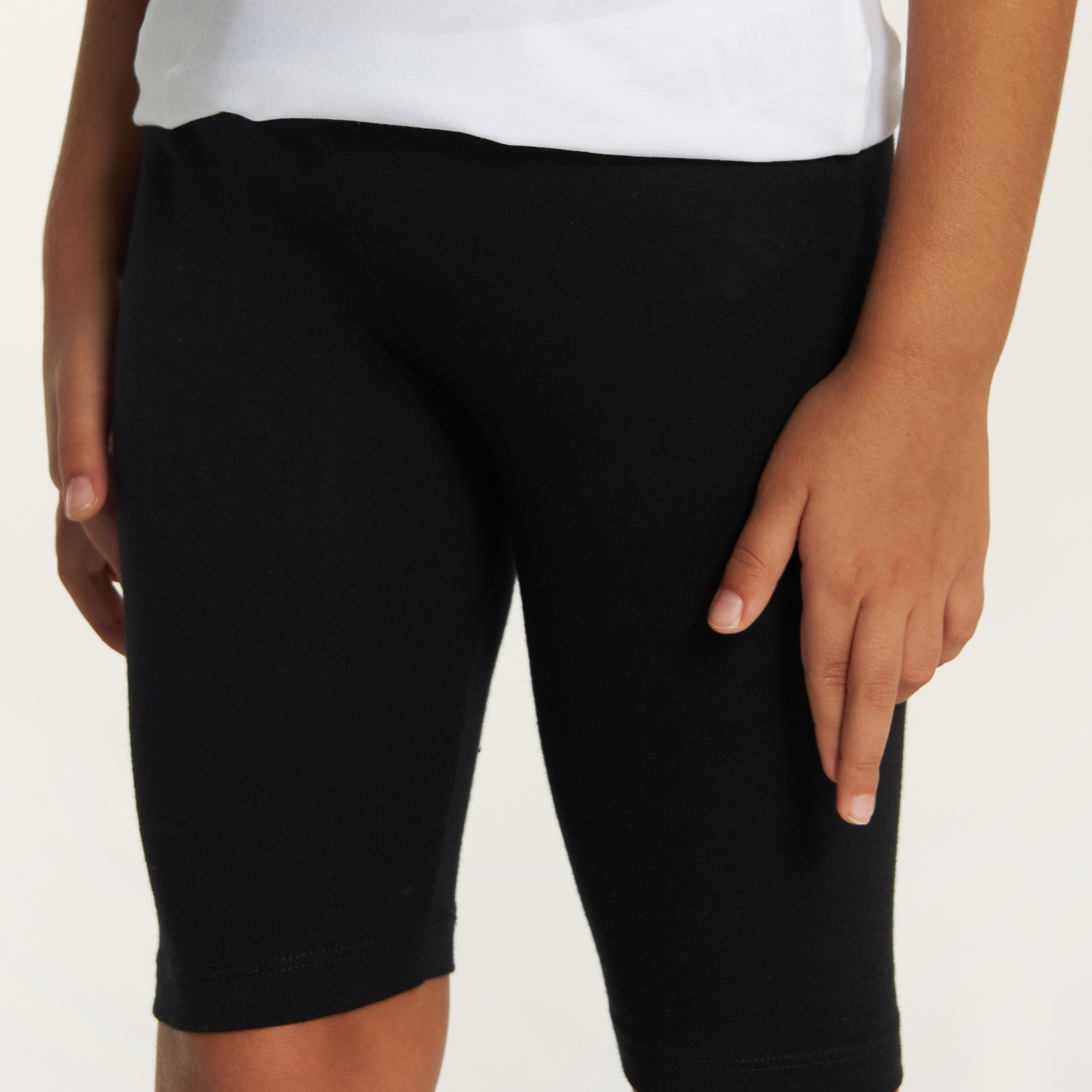 شورت سادة بخصر مطاطي من جونيورز - طقم من 2-girls-clothing-bottoms-shorts-image-2