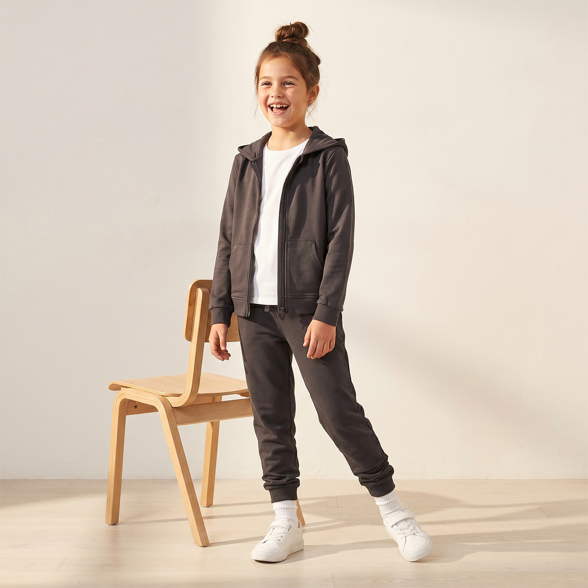 طقم سويت شيرت سادة بقبعة وأكمام طويلة وبنطلون رياضي من جونيورز-girls-clothing-setsandcoords-image-1