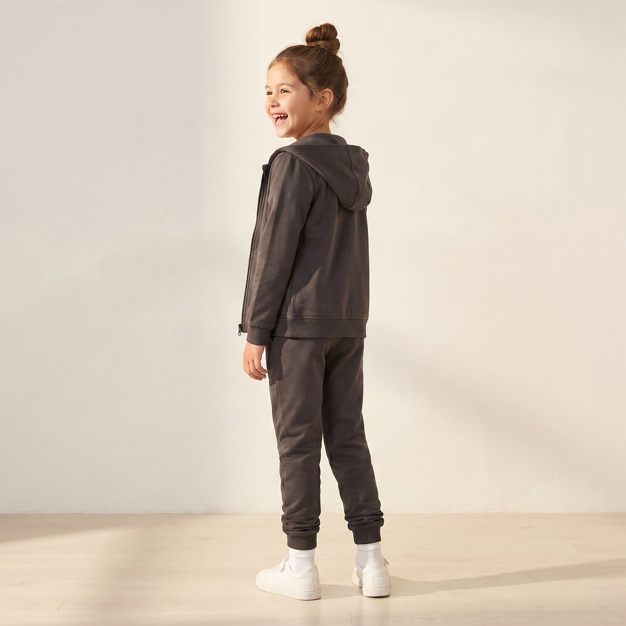 طقم سويت شيرت سادة بقبعة وأكمام طويلة وبنطلون رياضي من جونيورز-girls-clothing-setsandcoords-image-4