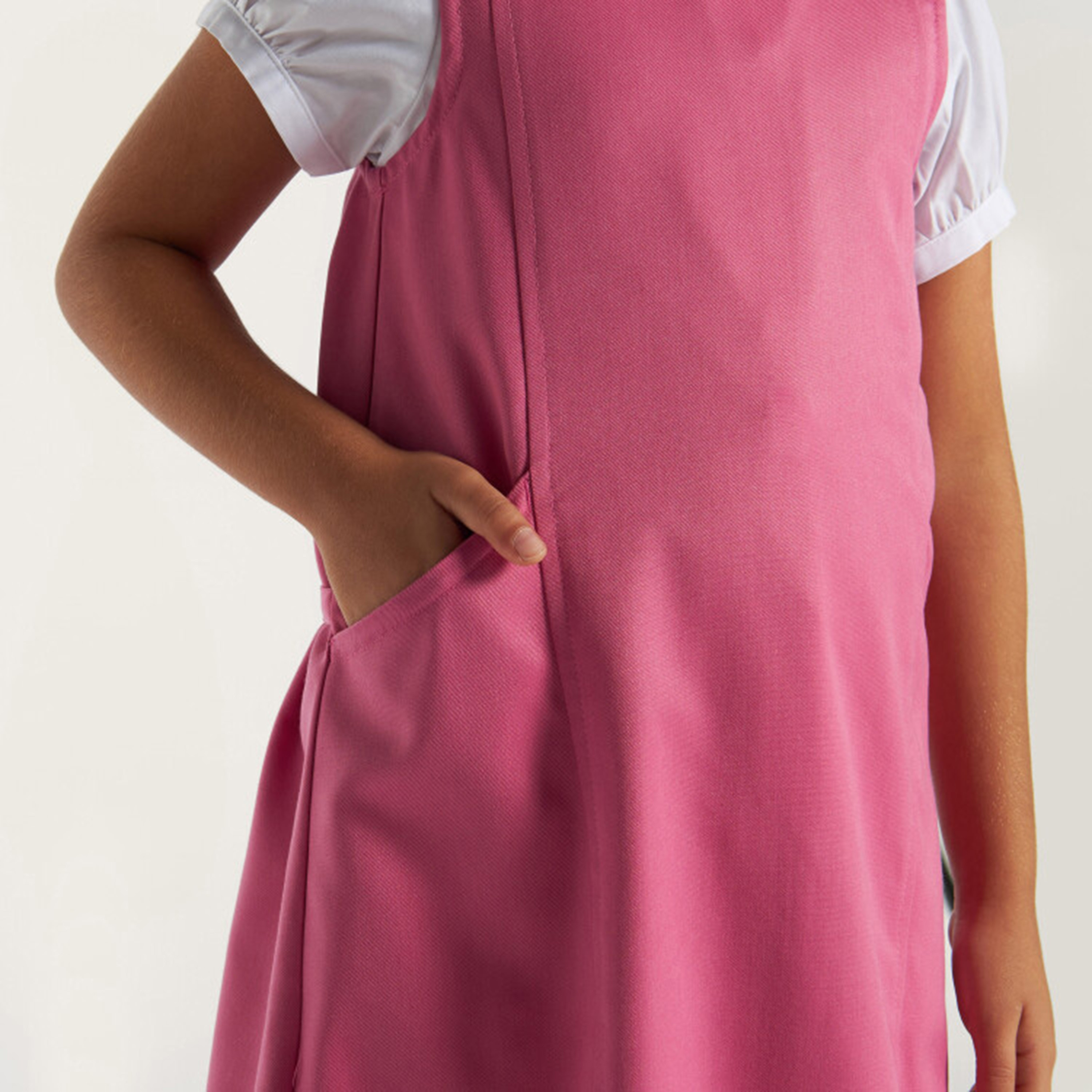 فستان مريلة سادة بجيب وحزام رباط من جونيورز-girls-clothing-dressesandjumpsuits-image-3