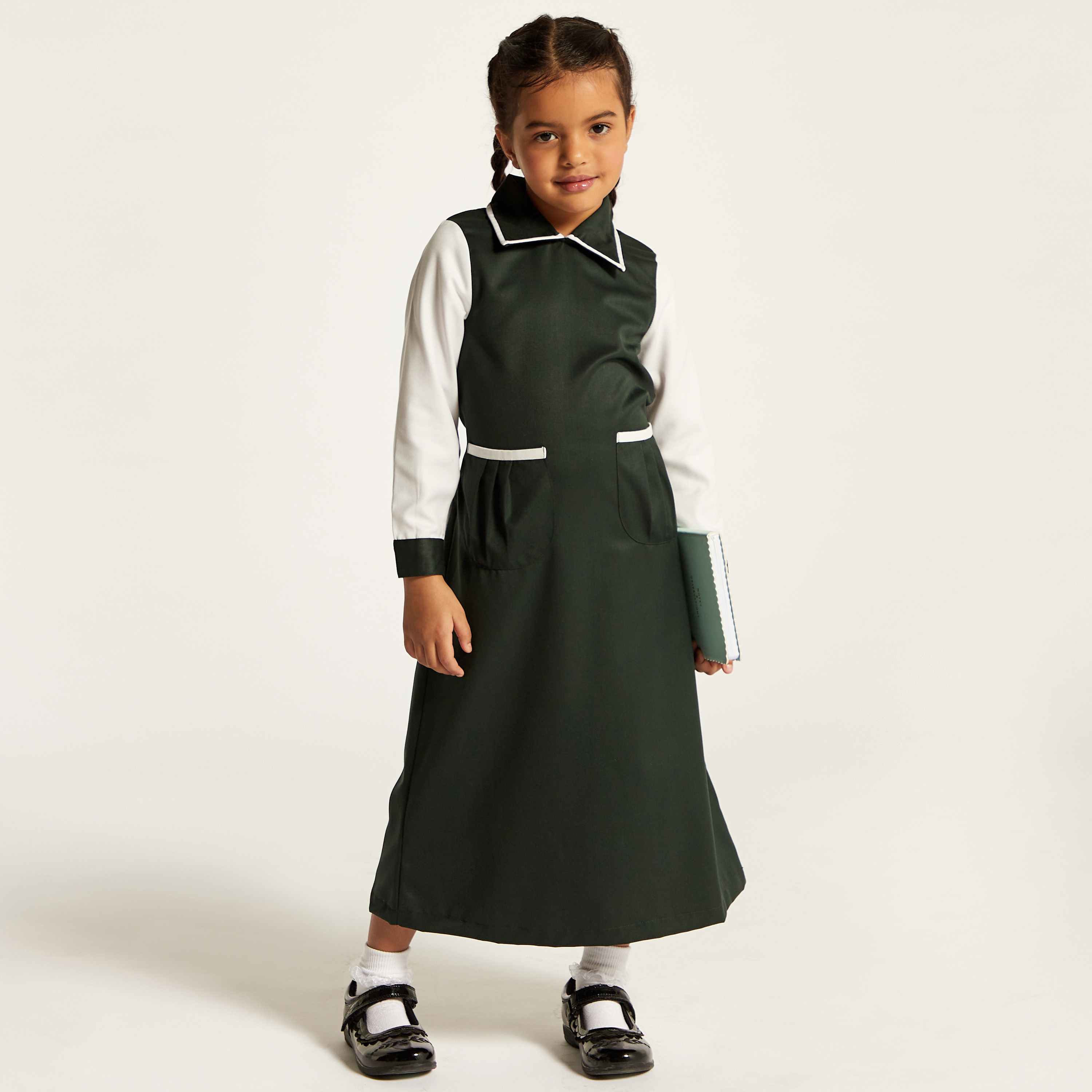 مريلة سادة بجيوب وياقة عادية من جونيورز-girls-clothing-dressesandjumpsuits-image-1