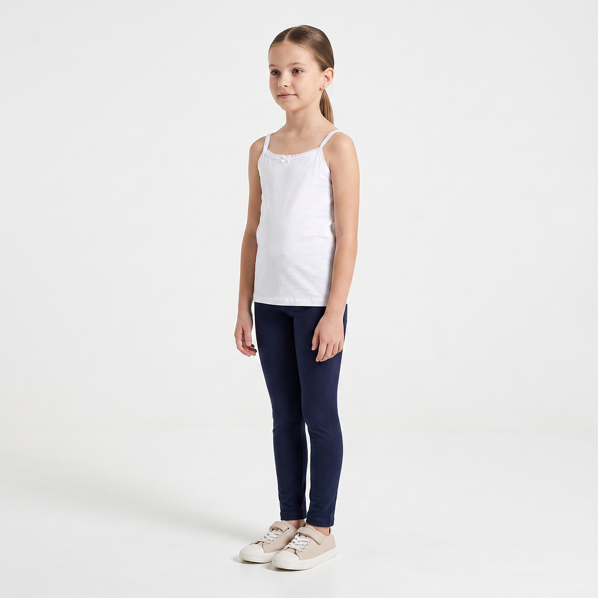 فيست بياقة مستديرة وزينة فيونكة وتفاصيل دانتيل من جونيورز - عبوة من 5 قطع-girls-clothing-innerwear-vests-image-3