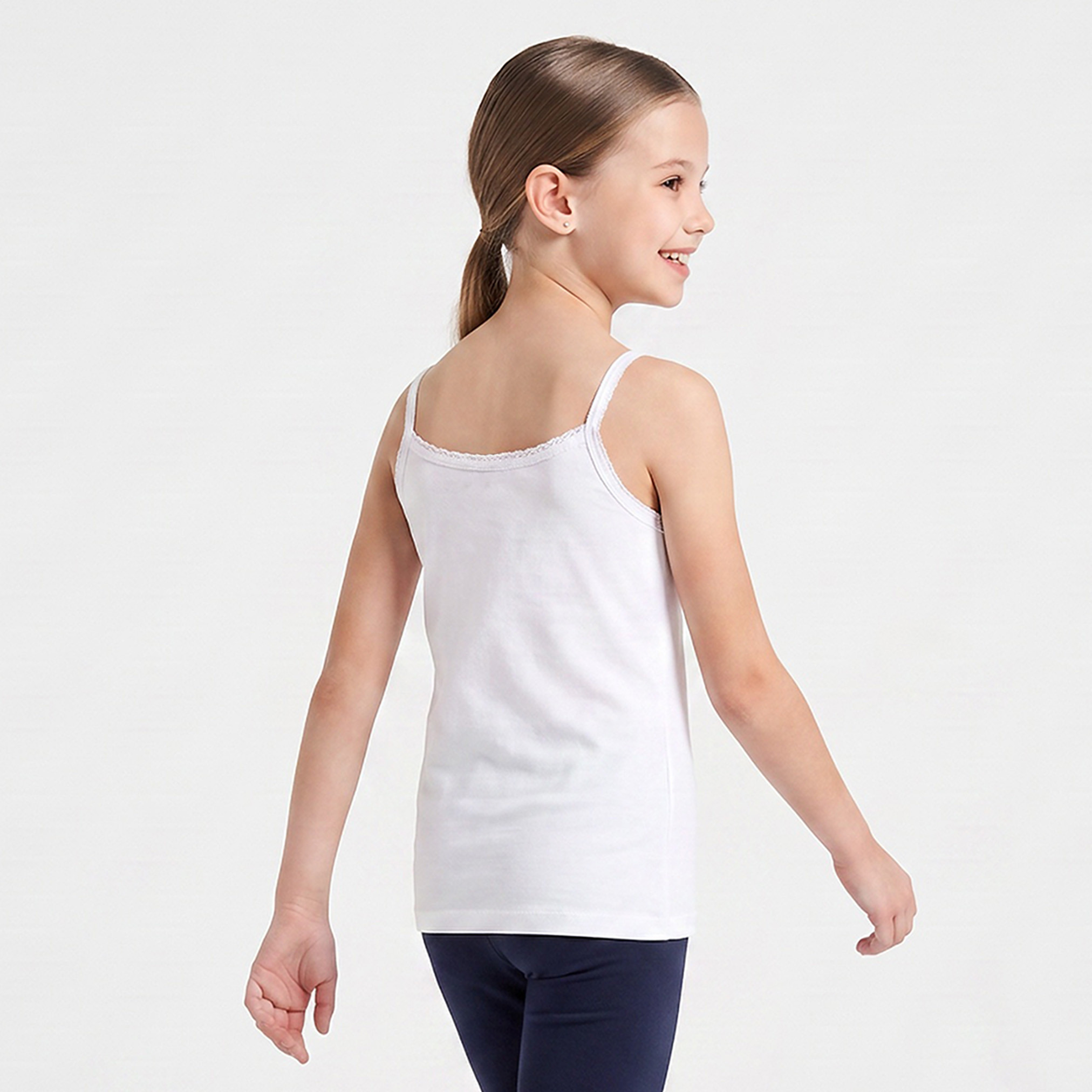 فيست بياقة مستديرة وزينة فيونكة وتفاصيل دانتيل من جونيورز - عبوة من 5 قطع-girls-clothing-innerwear-vests-image-4