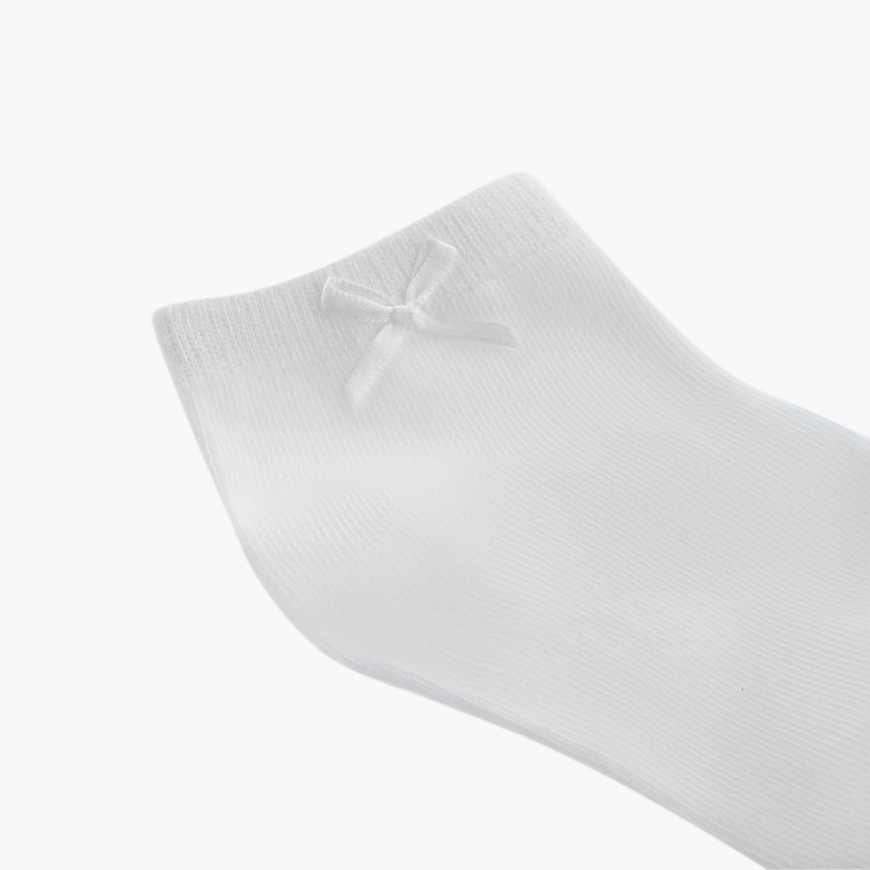 طقم جوارب 3 أزواج بطول الكاحل وطبعات فيونكة من جونيورز-girls-accessories-socks-image-5