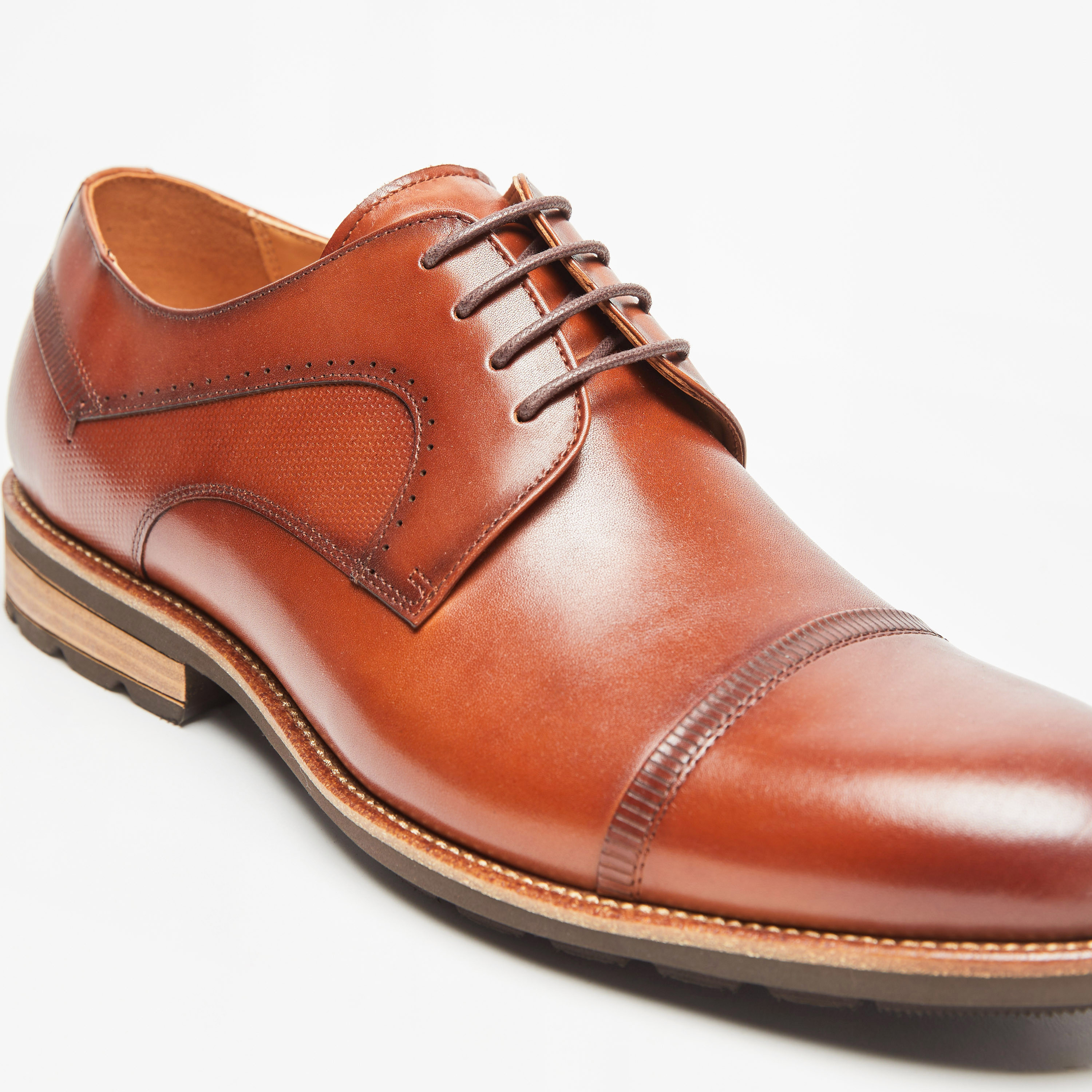 حذاء ديربي بارز الملمس برباط إغلاق للرجال من دوتشيني-men-shoes-formalshoes-image-4