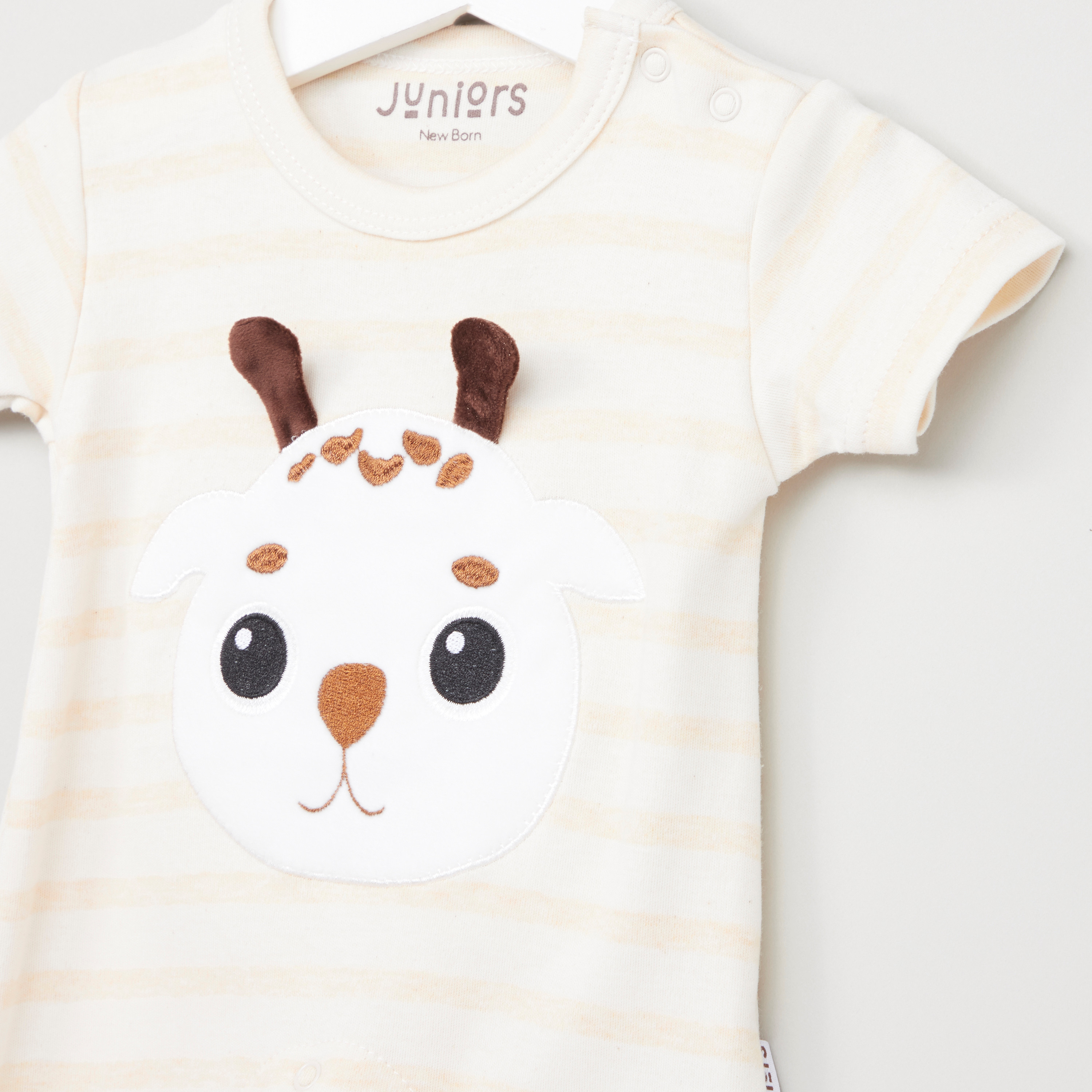 أفرول مطرّز بأكمام قصيرة من جونيورز-baby-boys-clothing-winterwear-rompers-image-2