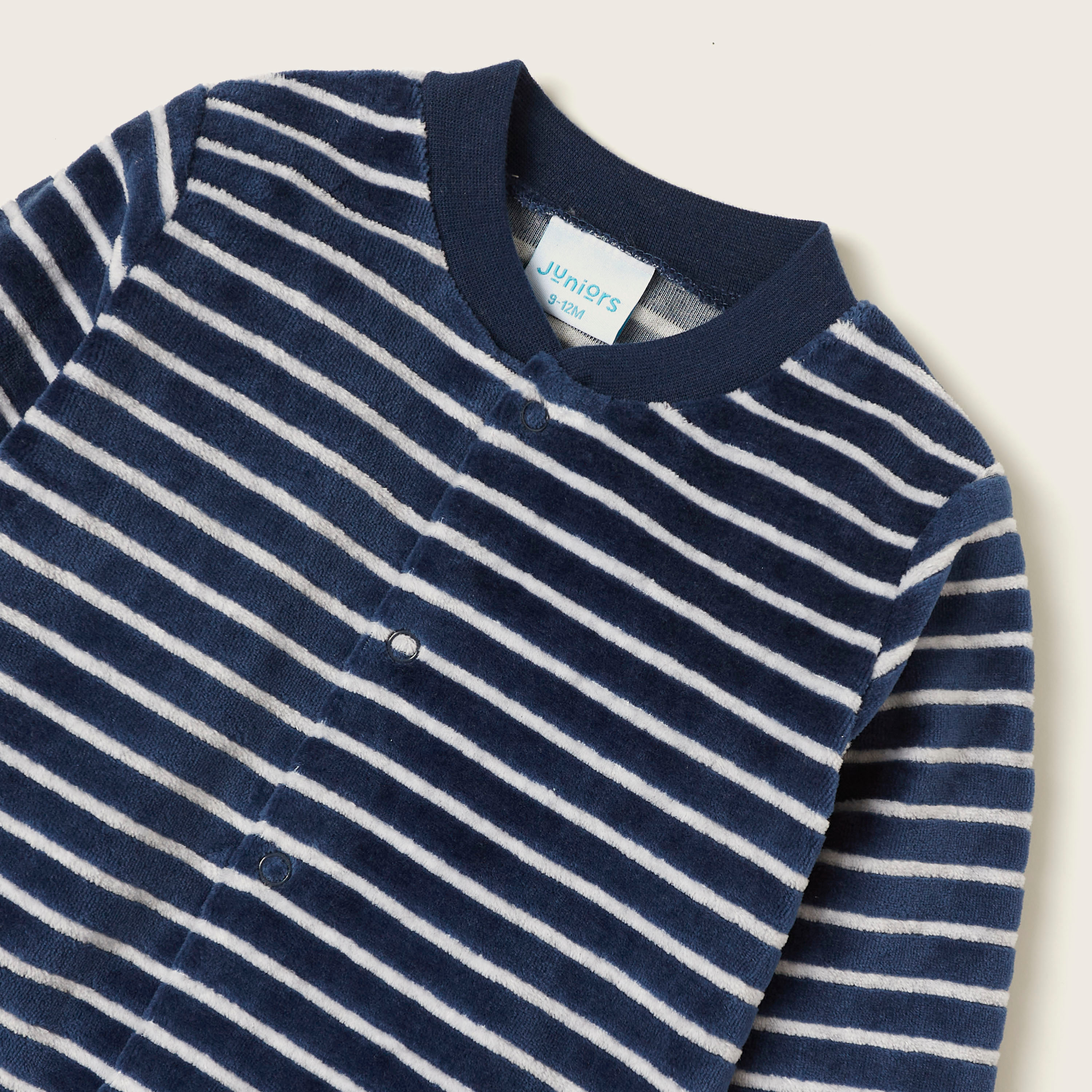 بدلة نوم مخططة بأقدام مغلقة وأكمام طويلة من جونيورز-baby-boys-clothing-nightwear-sleepsuits-image-2