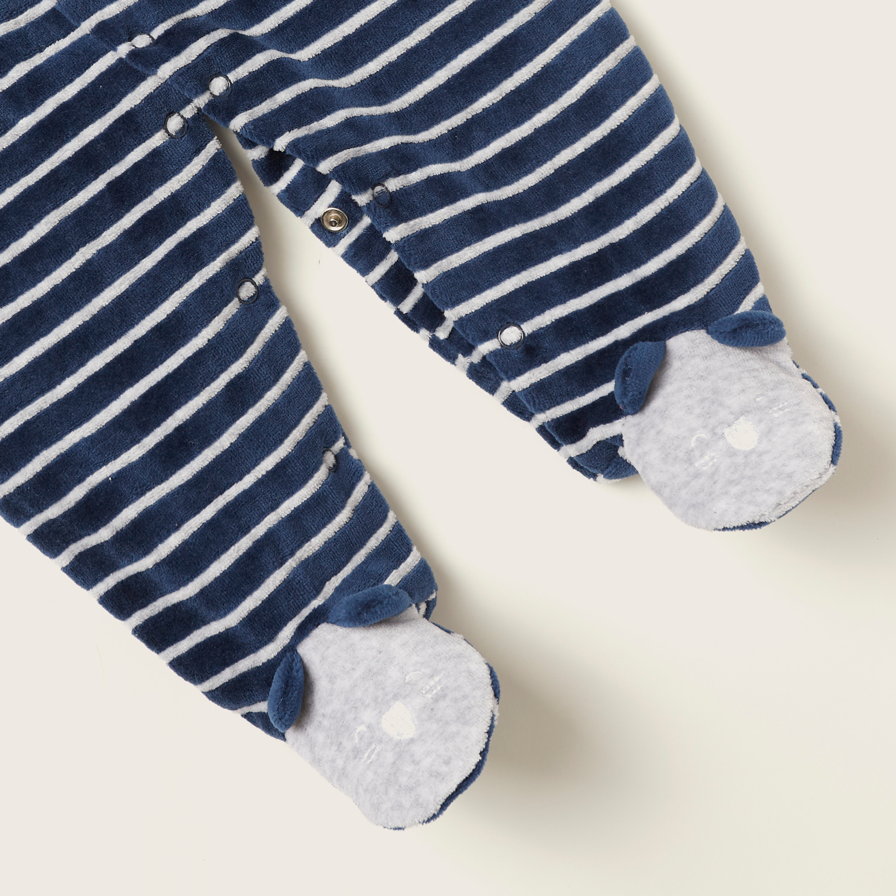 بدلة نوم مخططة بأقدام مغلقة وأكمام طويلة من جونيورز-baby-boys-clothing-nightwear-sleepsuits-image-3