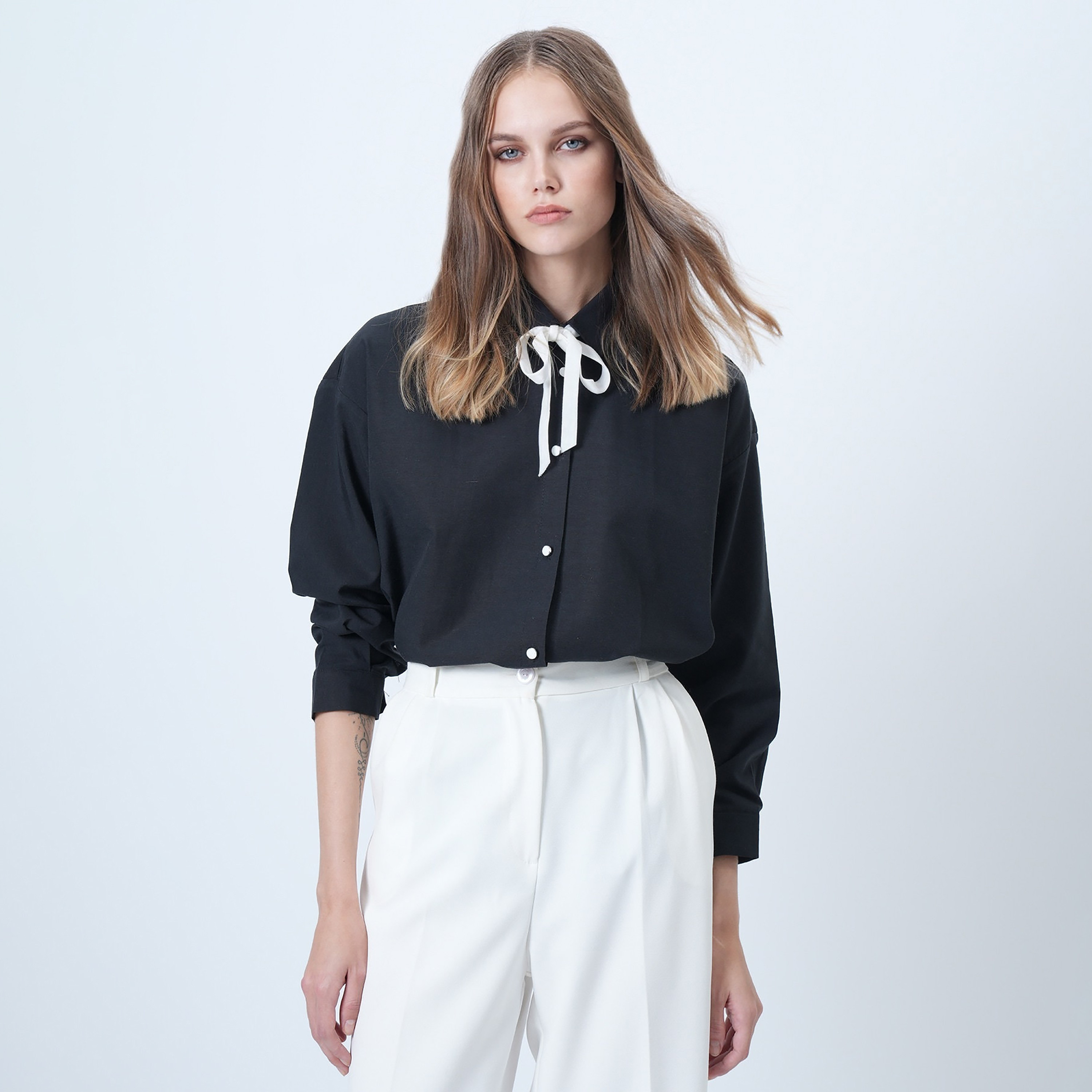تريند ألاجاتي ستايل قميص نسائي أسود بياقة مفتوحة وأكمام ساقطة عند الكتف-women-clothing-shirtsandblouses-shirts-image-1