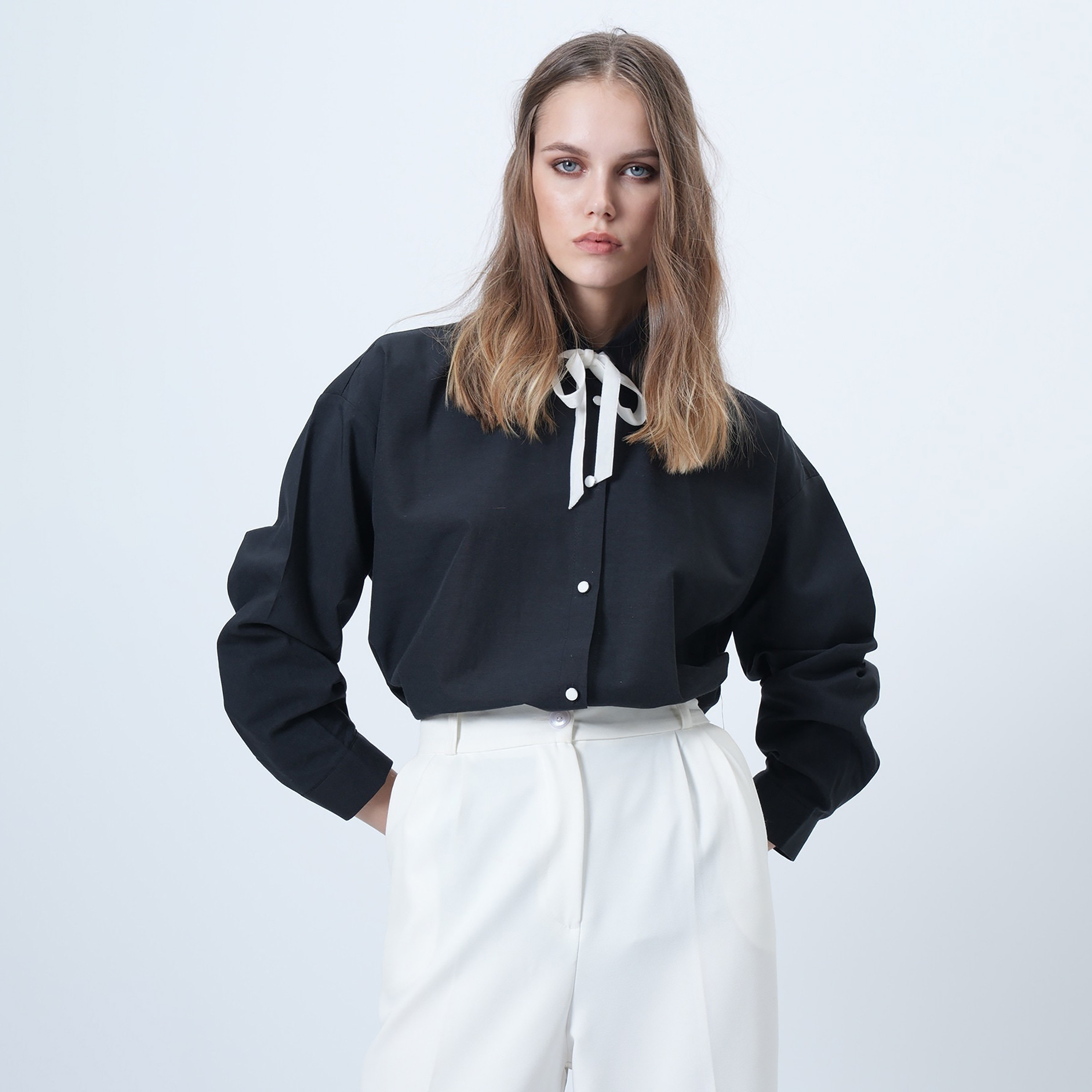 تريند ألاجاتي ستايل قميص نسائي أسود بياقة مفتوحة وأكمام ساقطة عند الكتف-women-clothing-shirtsandblouses-shirts-image-2