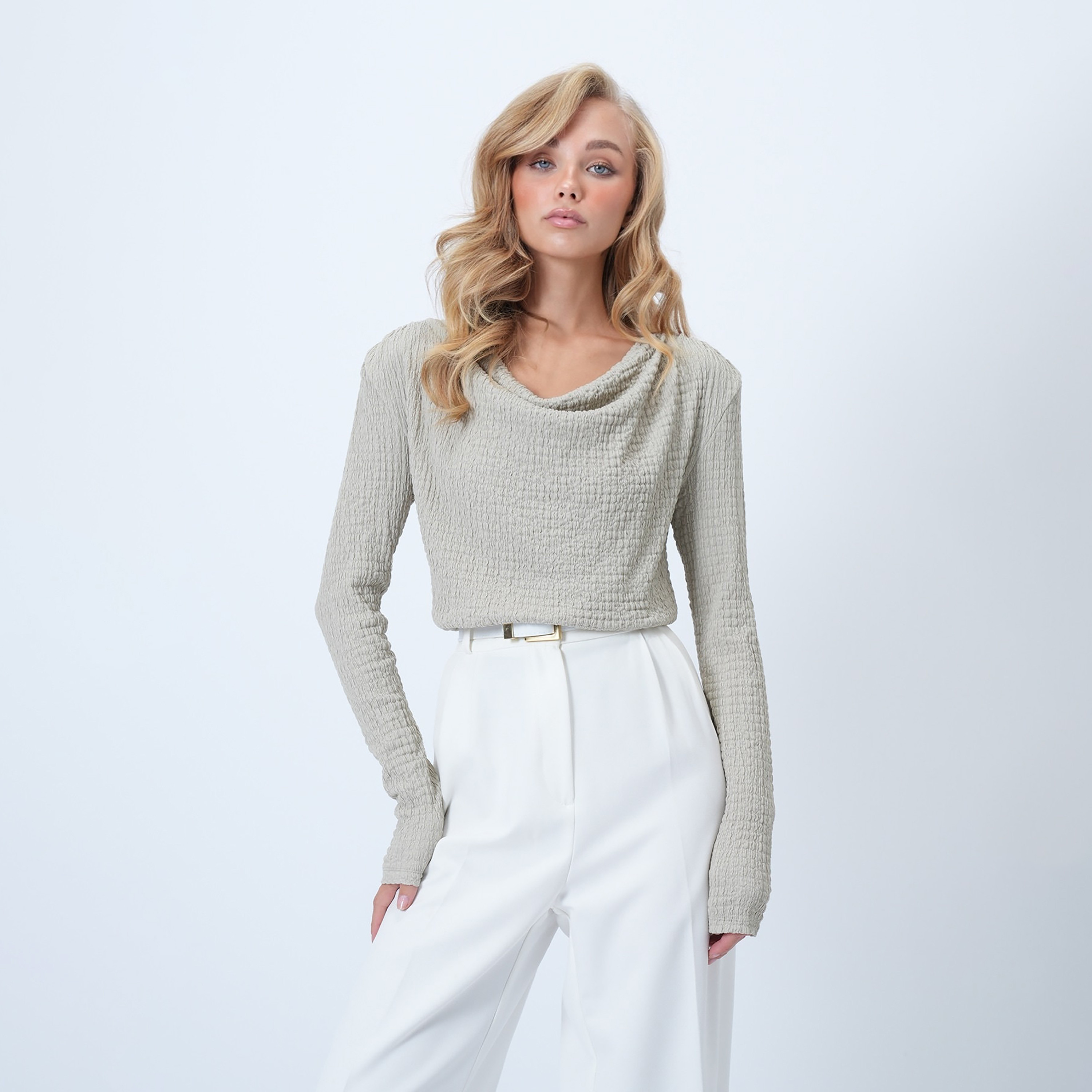 تريند ألاجاتي ستايل توب نسائي رمادي بنسيج محبّك وياقة مثنية-women-clothing-shirtsandblouses-blouses-image-2