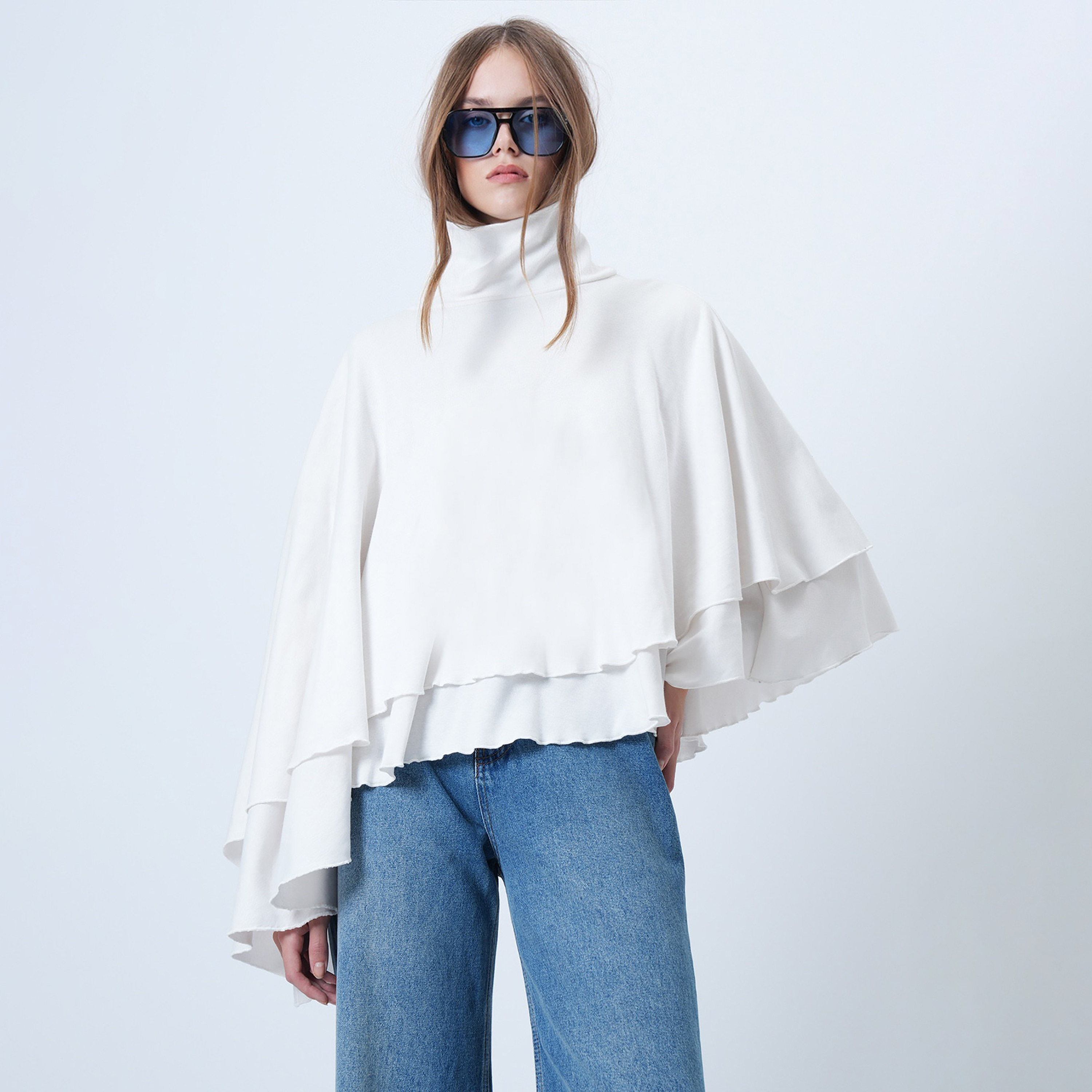 تريند ألاجاتي ستايل توب نسائي أبيض بياقة عالية وأكمام خفاشية بستايل كاب-women-clothing-shirtsandblouses-blouses-image-1