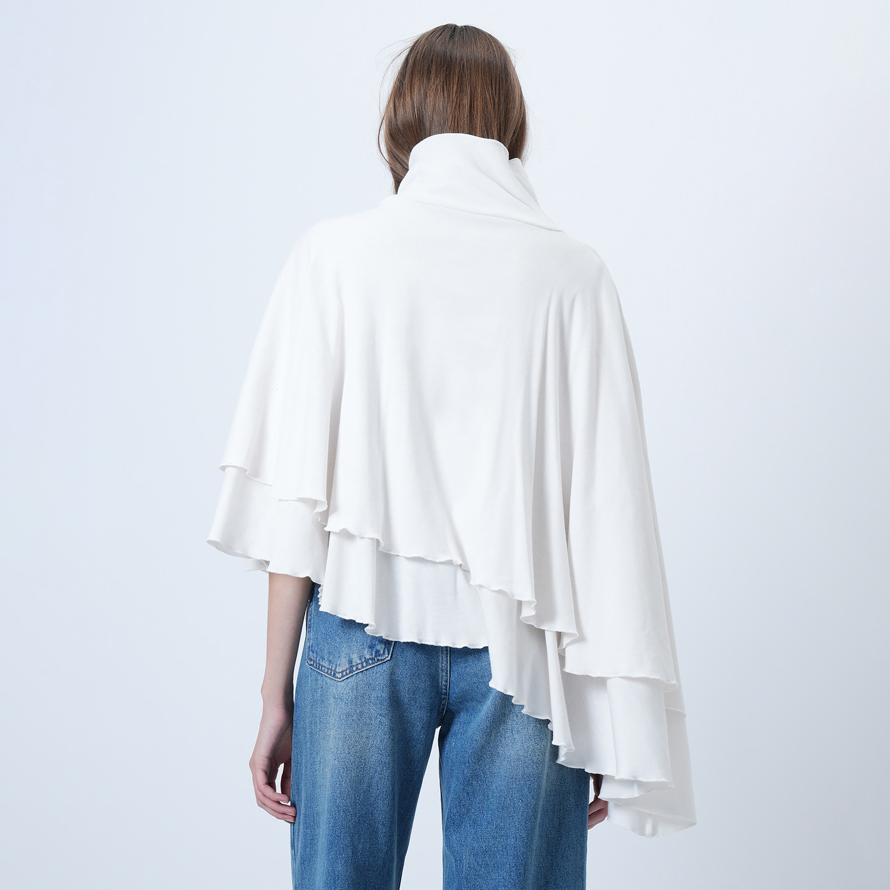 تريند ألاجاتي ستايل توب نسائي أبيض بياقة عالية وأكمام خفاشية بستايل كاب-women-clothing-shirtsandblouses-blouses-image-3