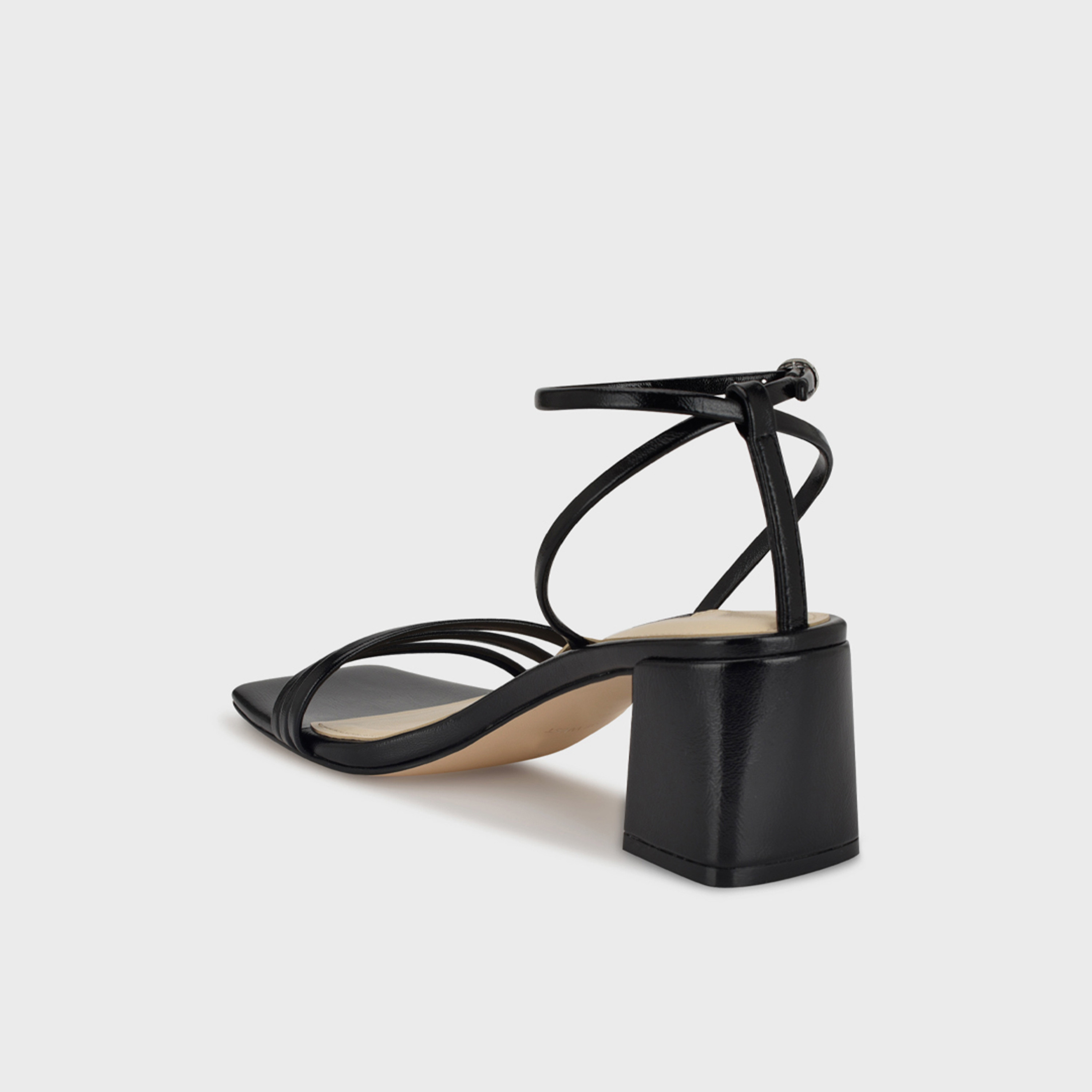 ناين ويست -  حذاء نسائي بكعب عريض مزودة بإبزيم | wnEMBAE3-women-shoes-sandals-heeled-image-4
