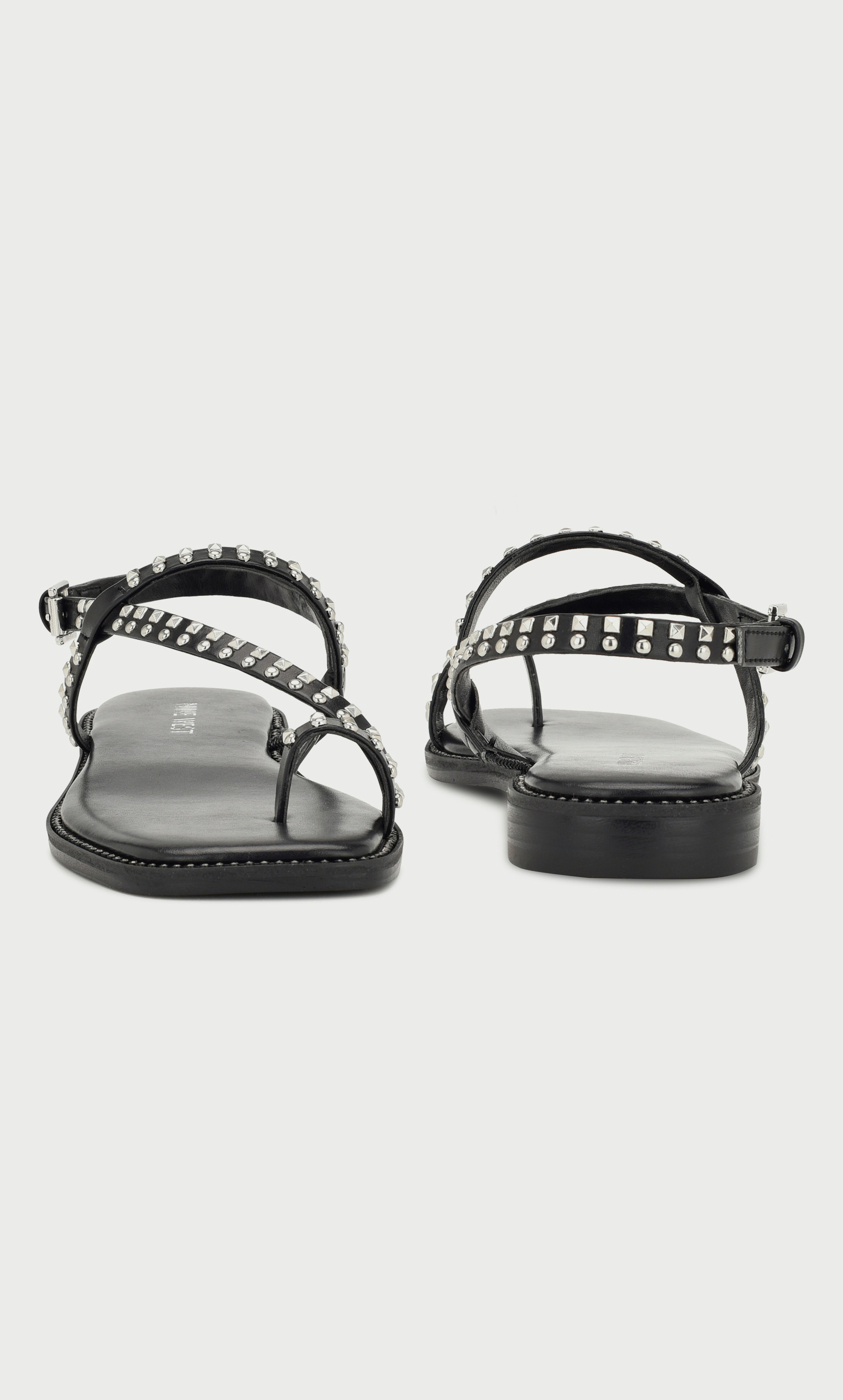 صندل للنساء مع حلقة عند اصبع القدم بإغلاق إبزيم من ناين ويست  wnEMBRA3-women-shoes-sandals-flats-image-12