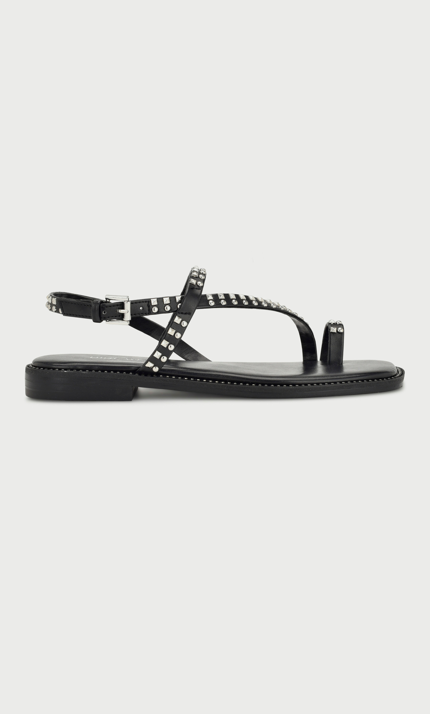 صندل للنساء مع حلقة عند اصبع القدم بإغلاق إبزيم من ناين ويست  wnEMBRA3-women-shoes-sandals-flats-image-13