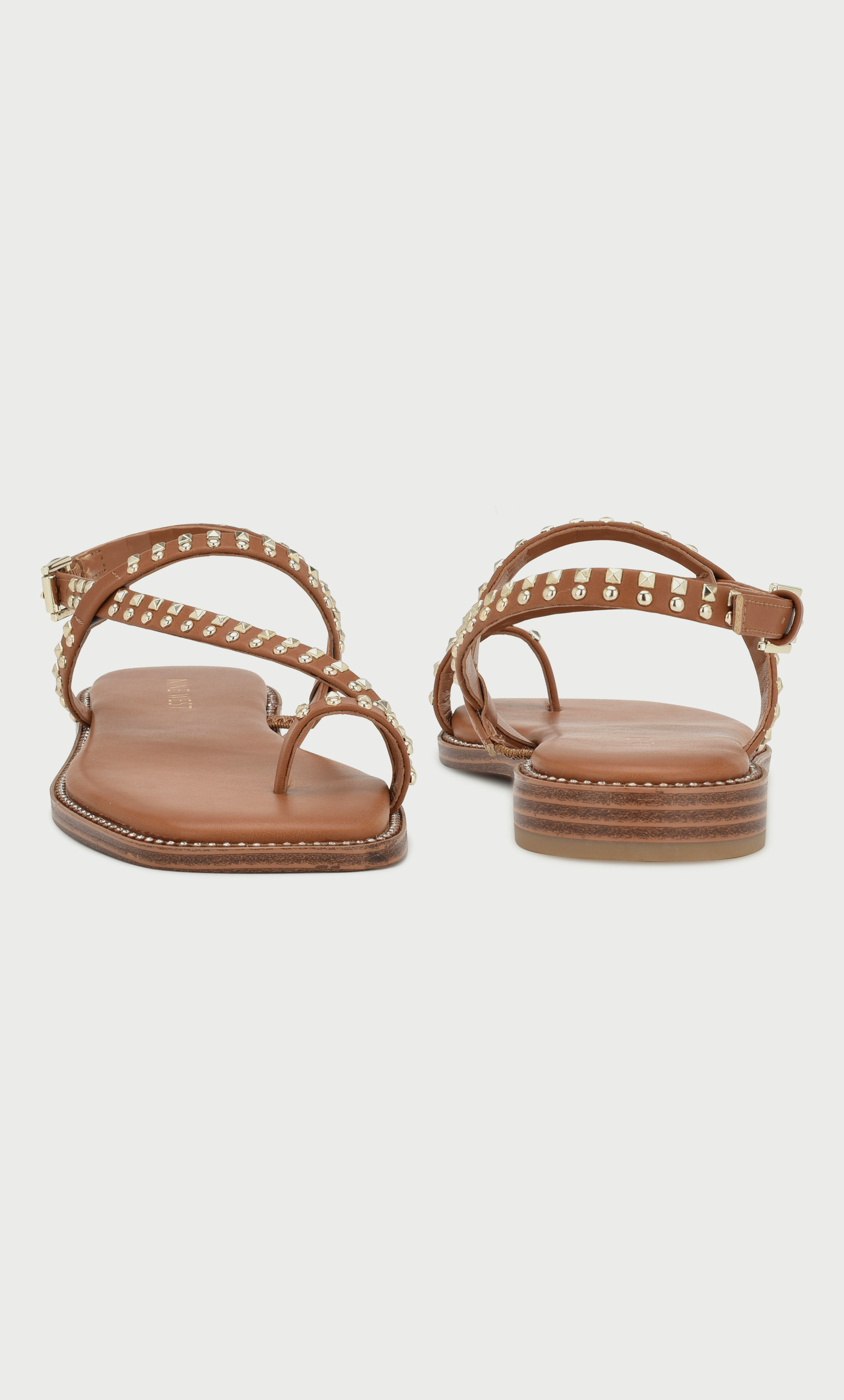 صندل للنساء مع حلقة عند اصبع القدم بإغلاق إبزيم من ناين ويست  wnEMBRA3-women-shoes-sandals-flats-image-2