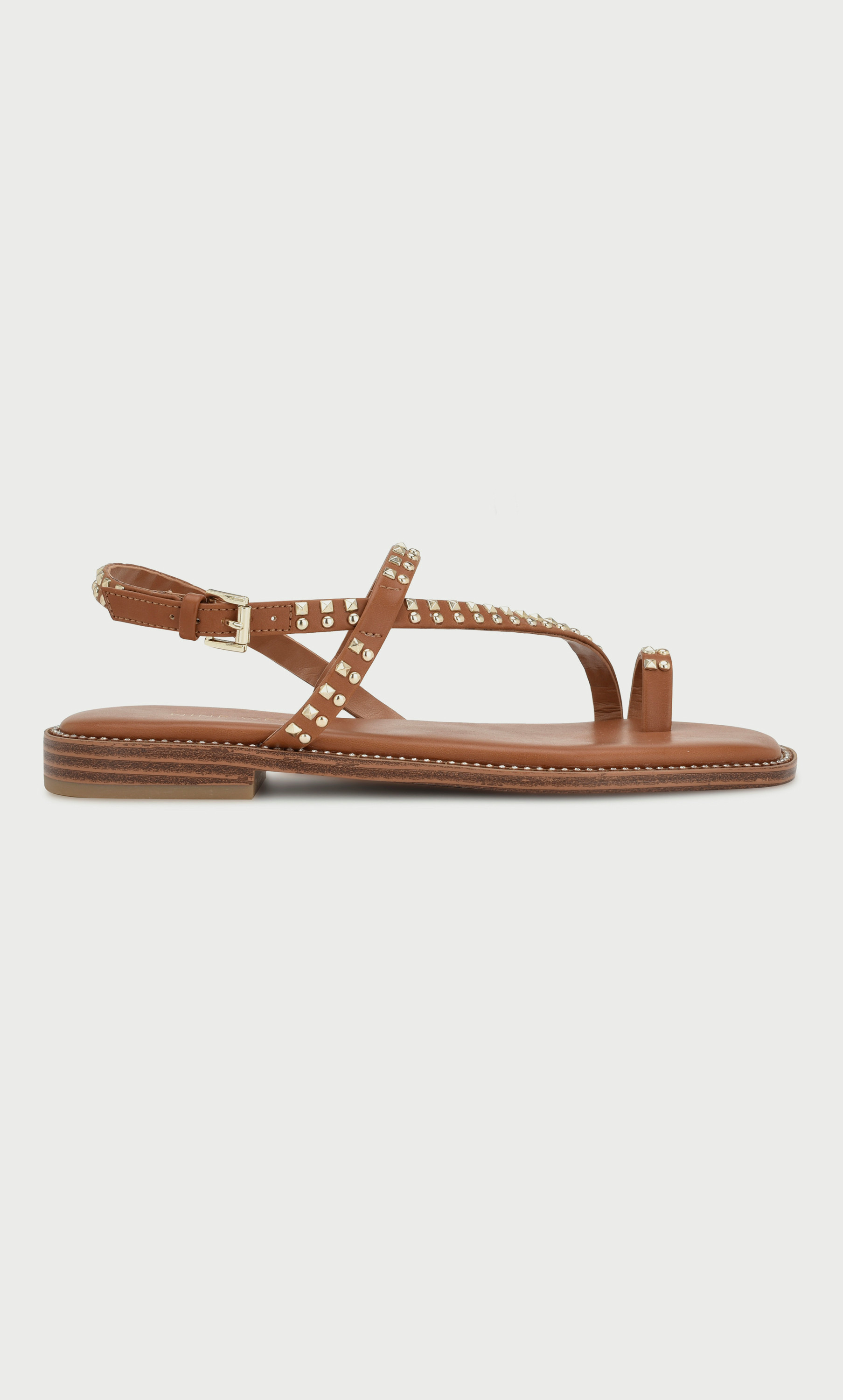 صندل للنساء مع حلقة عند اصبع القدم بإغلاق إبزيم من ناين ويست  wnEMBRA3-women-shoes-sandals-flats-image-3