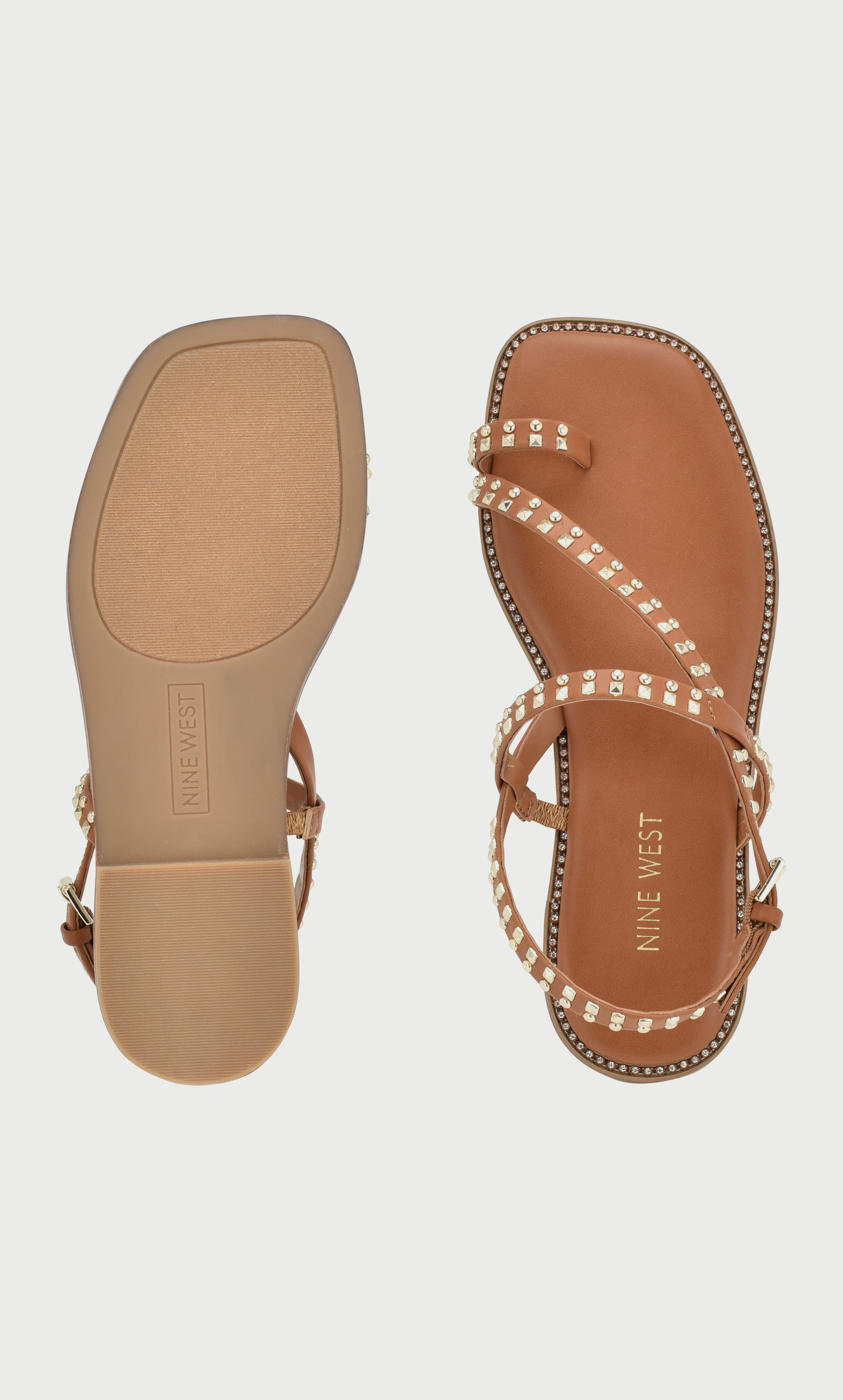 صندل للنساء مع حلقة عند اصبع القدم بإغلاق إبزيم من ناين ويست  wnEMBRA3-women-shoes-sandals-flats-image-5