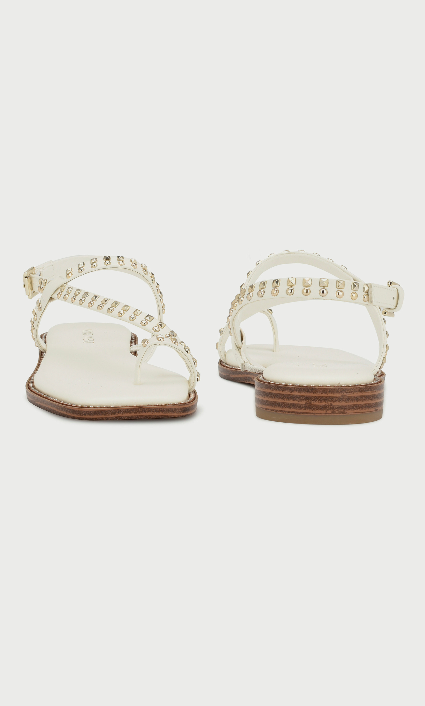 صندل للنساء مع حلقة عند اصبع القدم بإغلاق إبزيم من ناين ويست  wnEMBRA3-women-shoes-sandals-flats-image-7