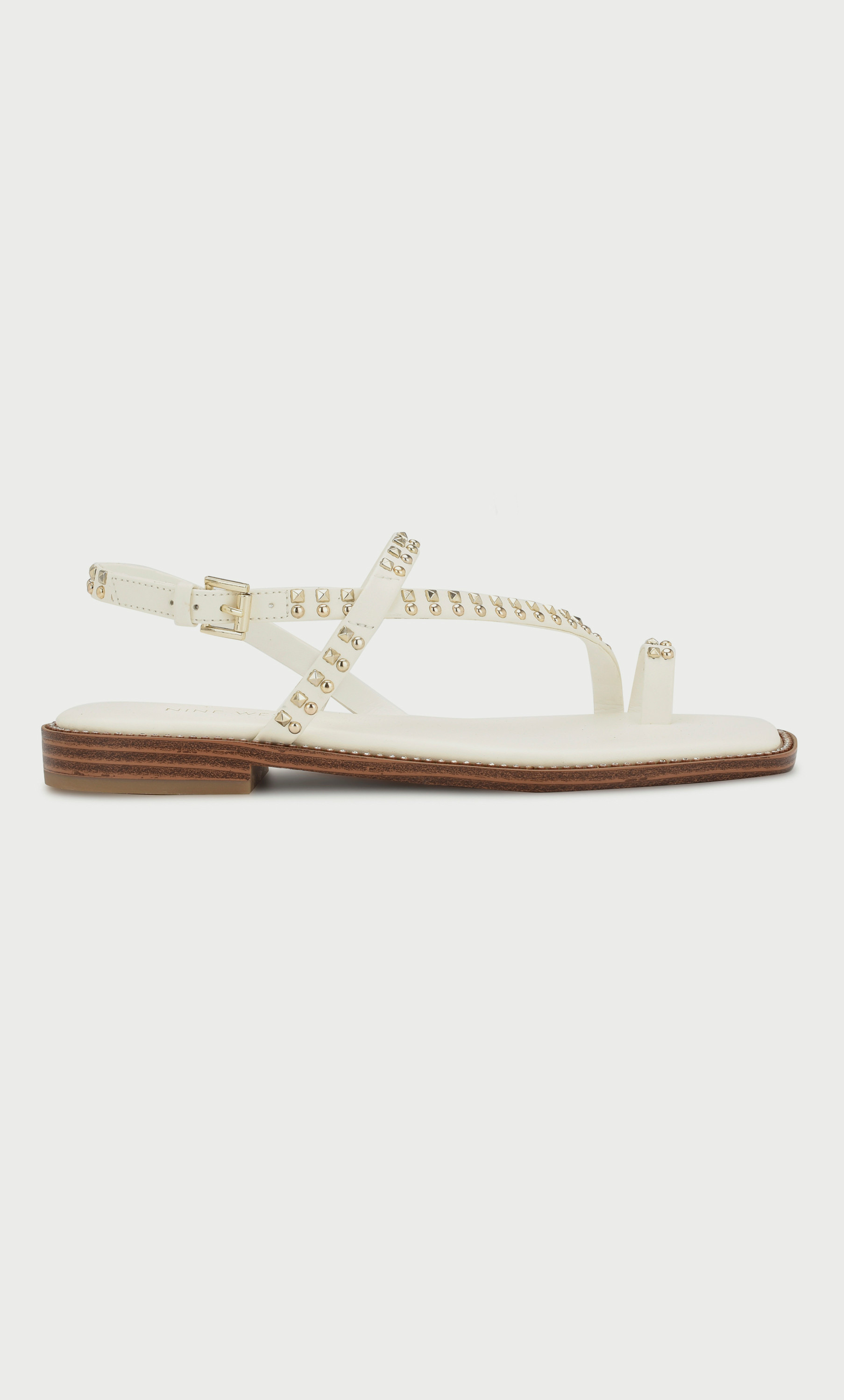 صندل للنساء مع حلقة عند اصبع القدم بإغلاق إبزيم من ناين ويست  wnEMBRA3-women-shoes-sandals-flats-image-8
