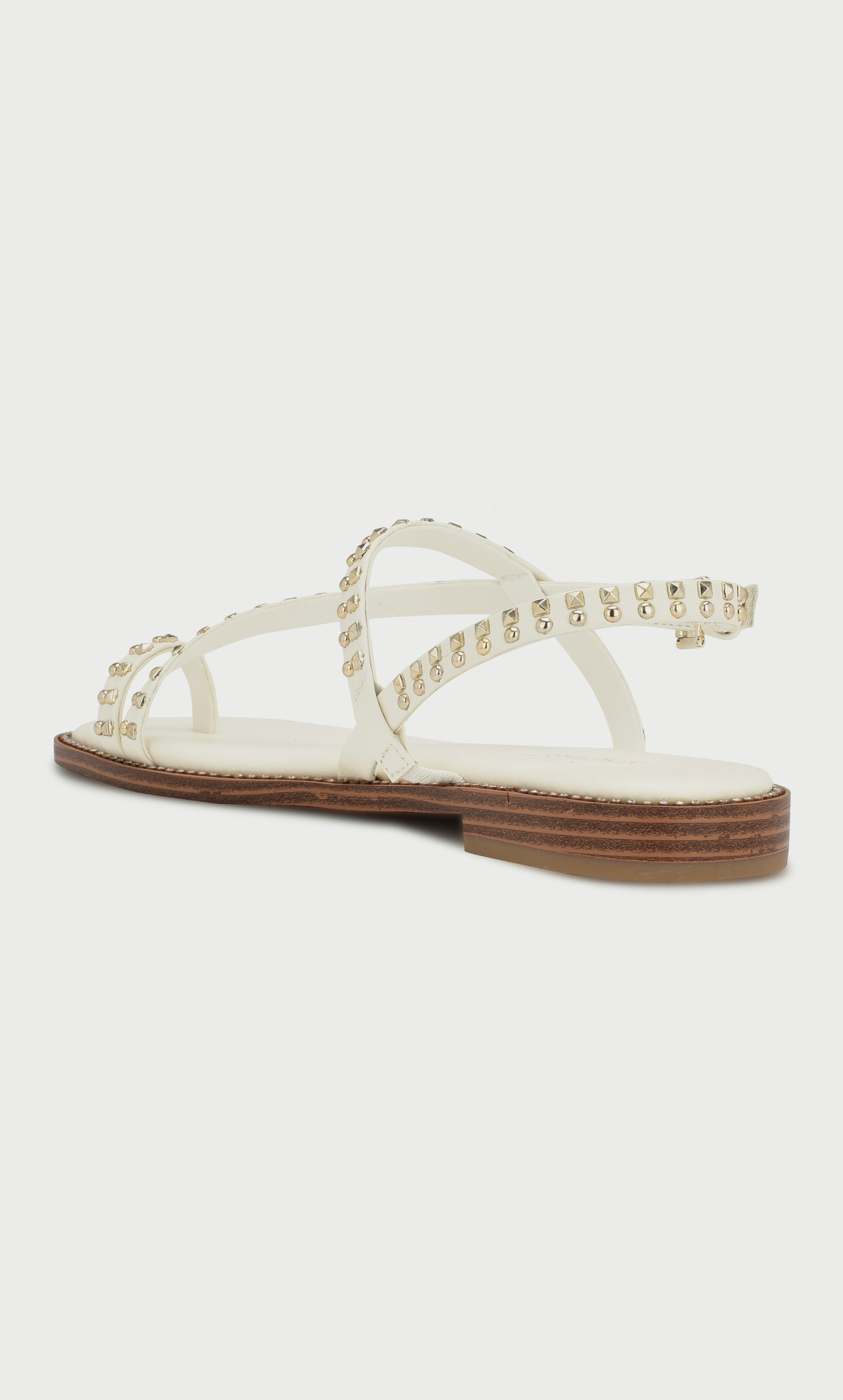 صندل للنساء مع حلقة عند اصبع القدم بإغلاق إبزيم من ناين ويست  wnEMBRA3-women-shoes-sandals-flats-image-9
