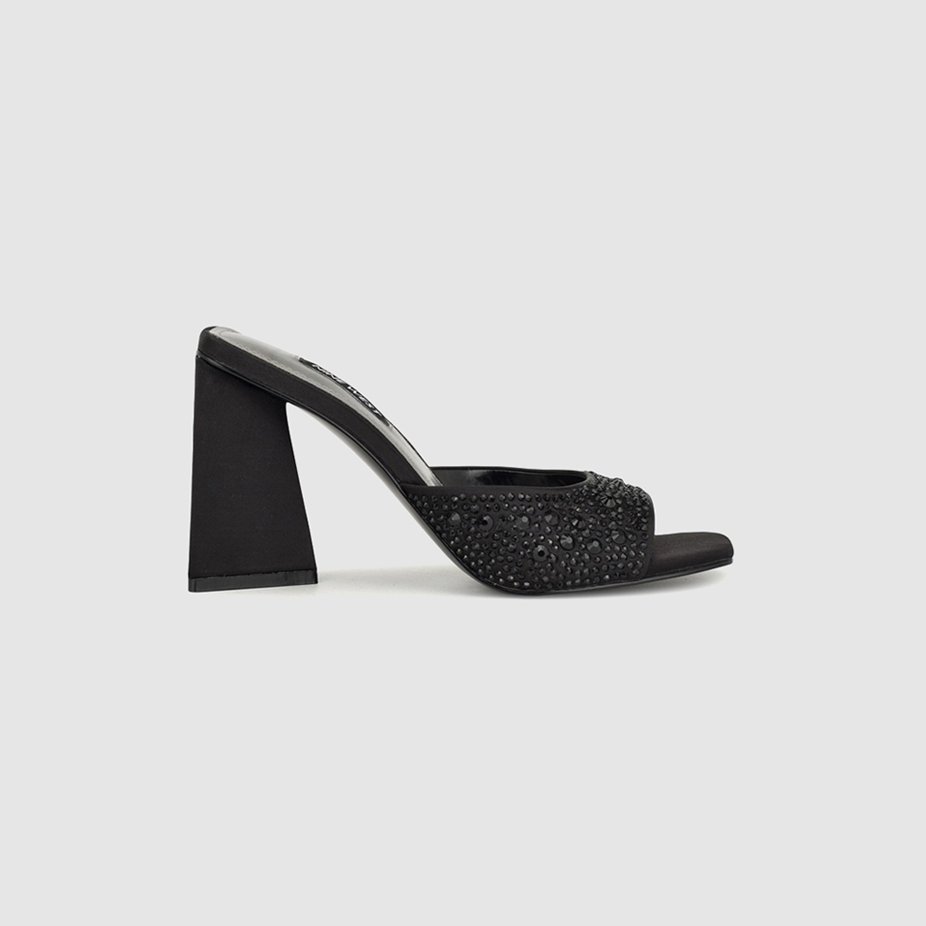 حذاء بكعب عريض سهل الارتداء للنساء من ناين ويست | wnYOUGOS2-women-shoes-heels-image-2