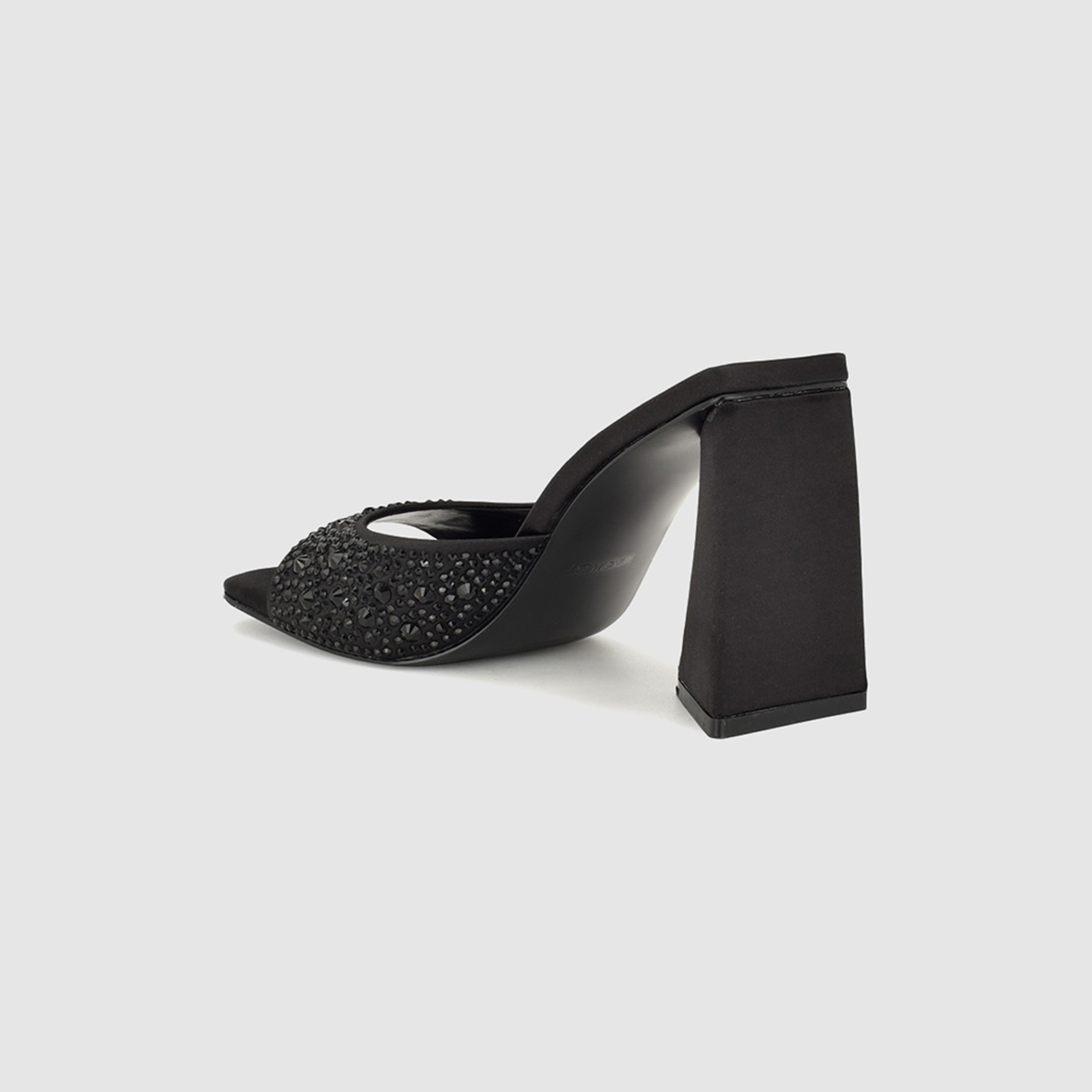 حذاء بكعب عريض سهل الارتداء للنساء من ناين ويست | wnYOUGOS2-women-shoes-heels-image-3